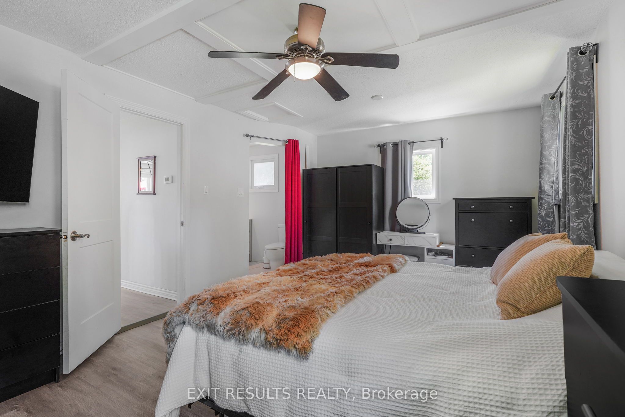 8 Beaver Lane Property Photo 11