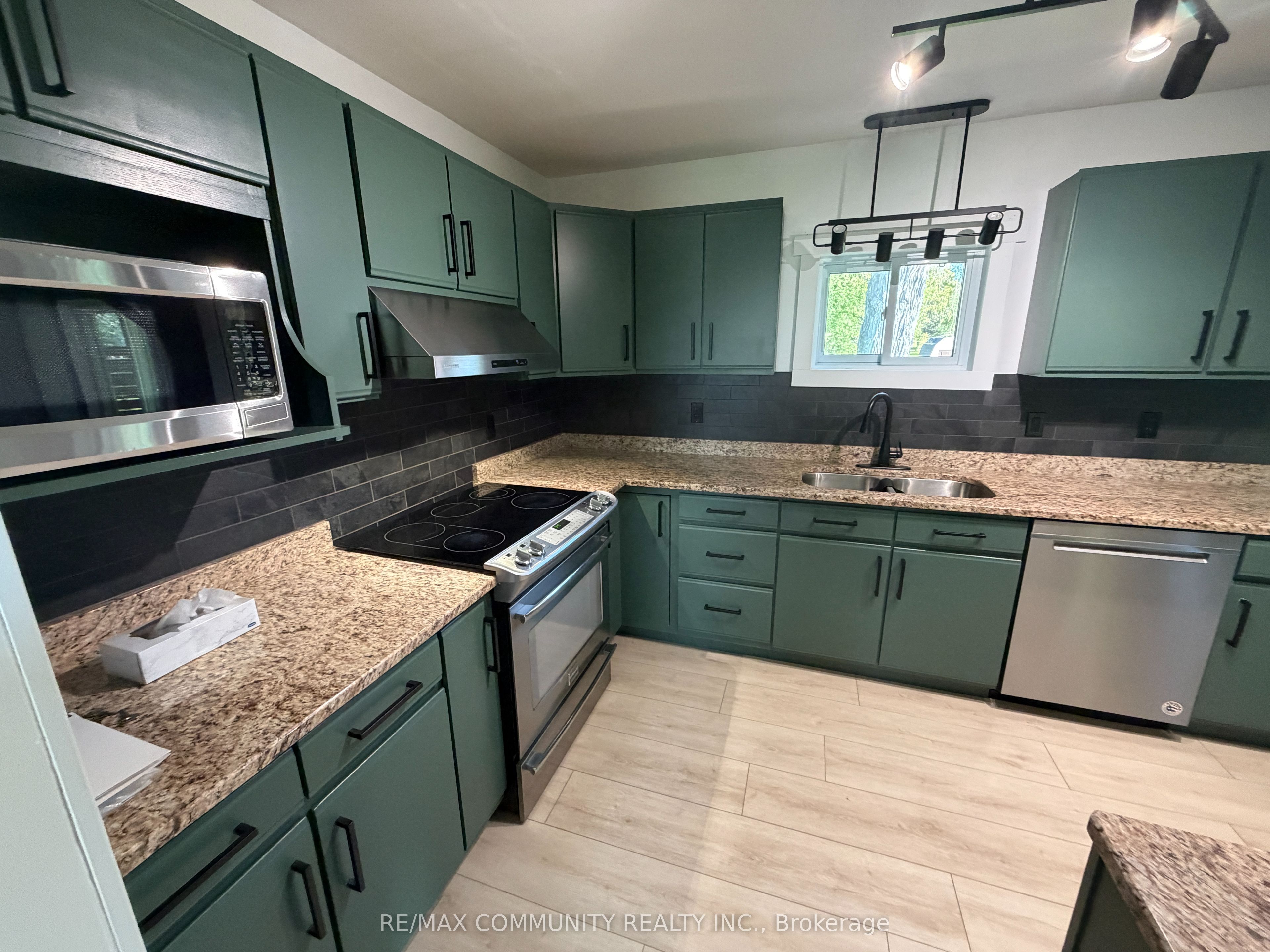 2292 Hamilton Road Property Photo 9