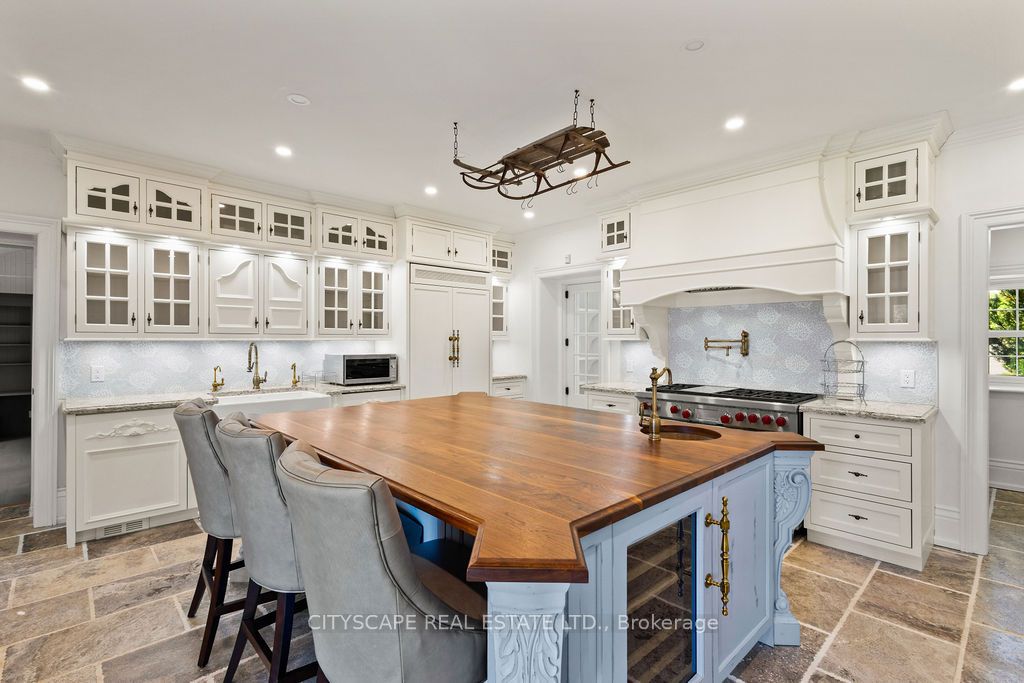 5008 Ninth Line Property Photo 3