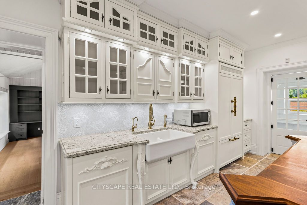 5008 Ninth Line Property Photo 5