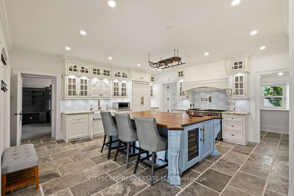 5008 Ninth Line Property Photo 6