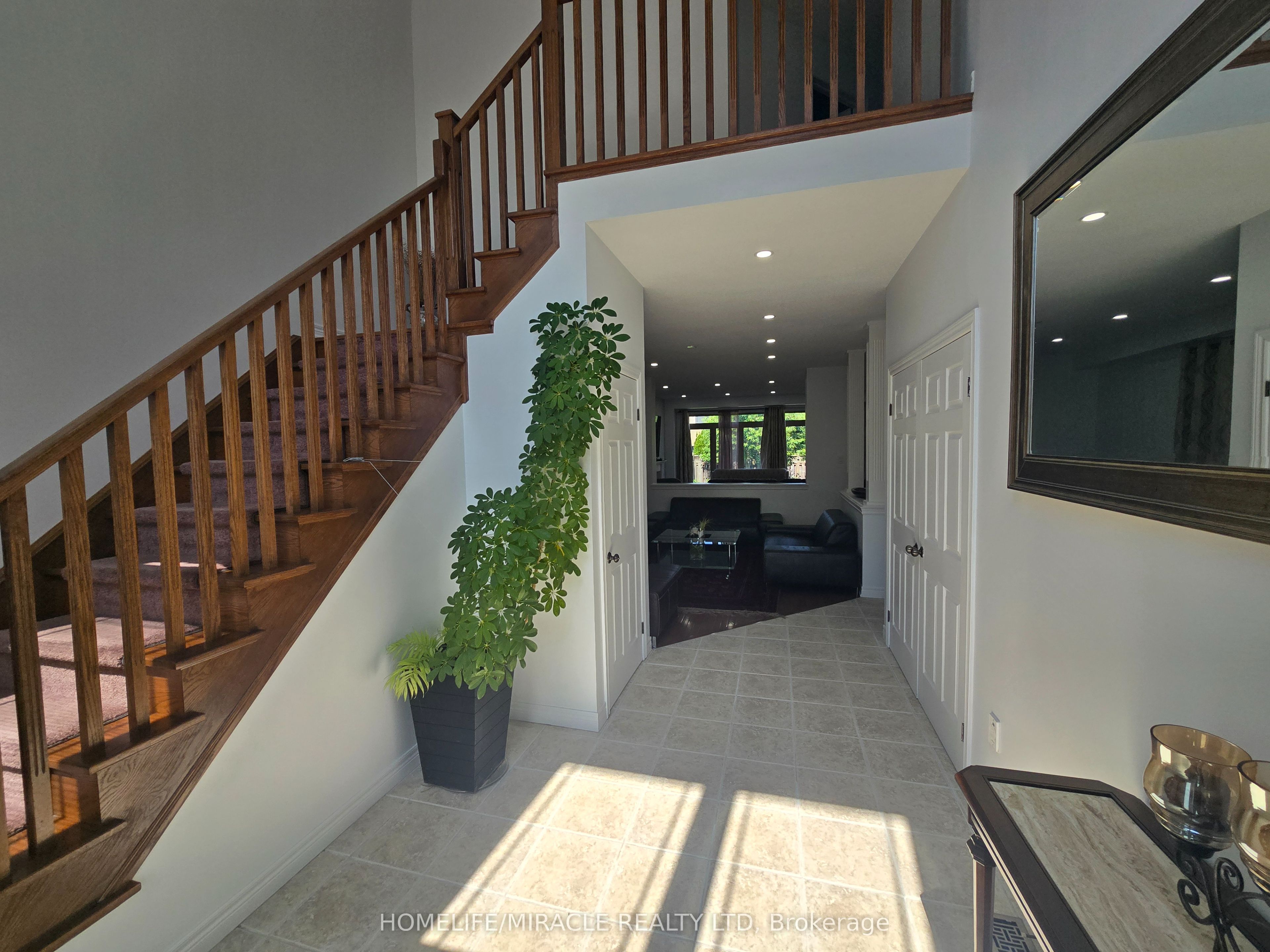 197 Cloverleaf Drive Property Photo 3