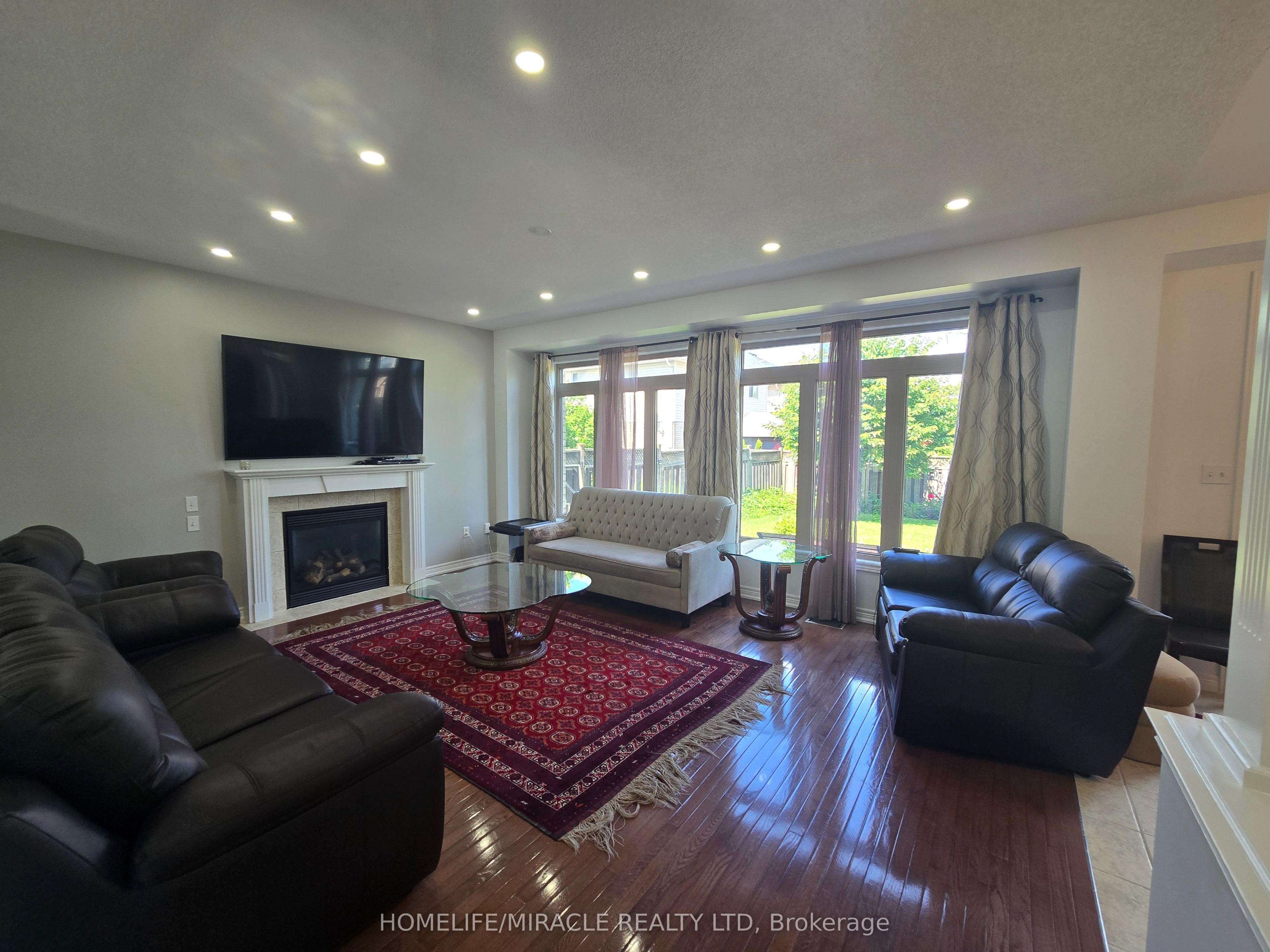 197 Cloverleaf Drive Property Photo 10