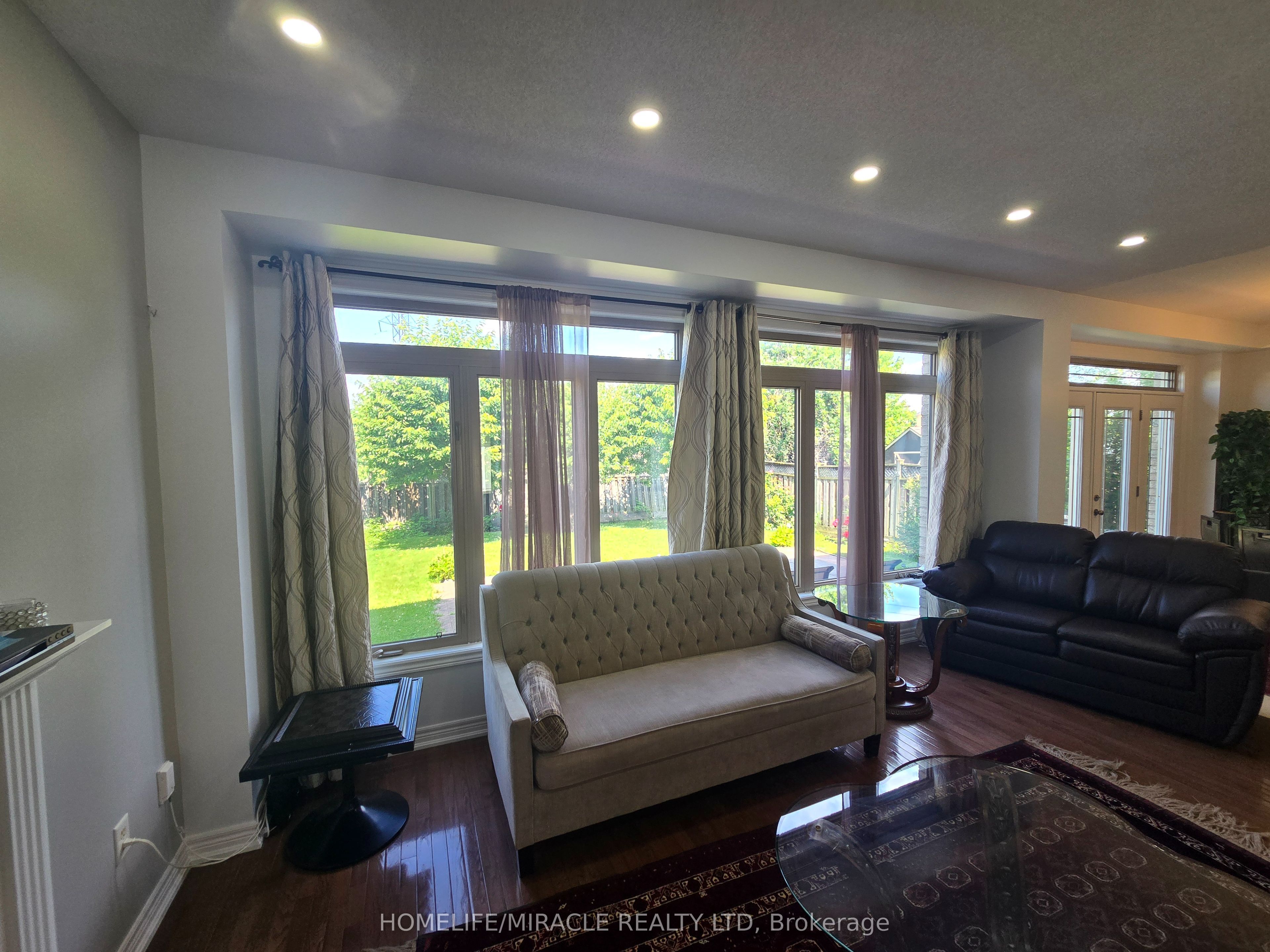 197 Cloverleaf Drive Property Photo 12