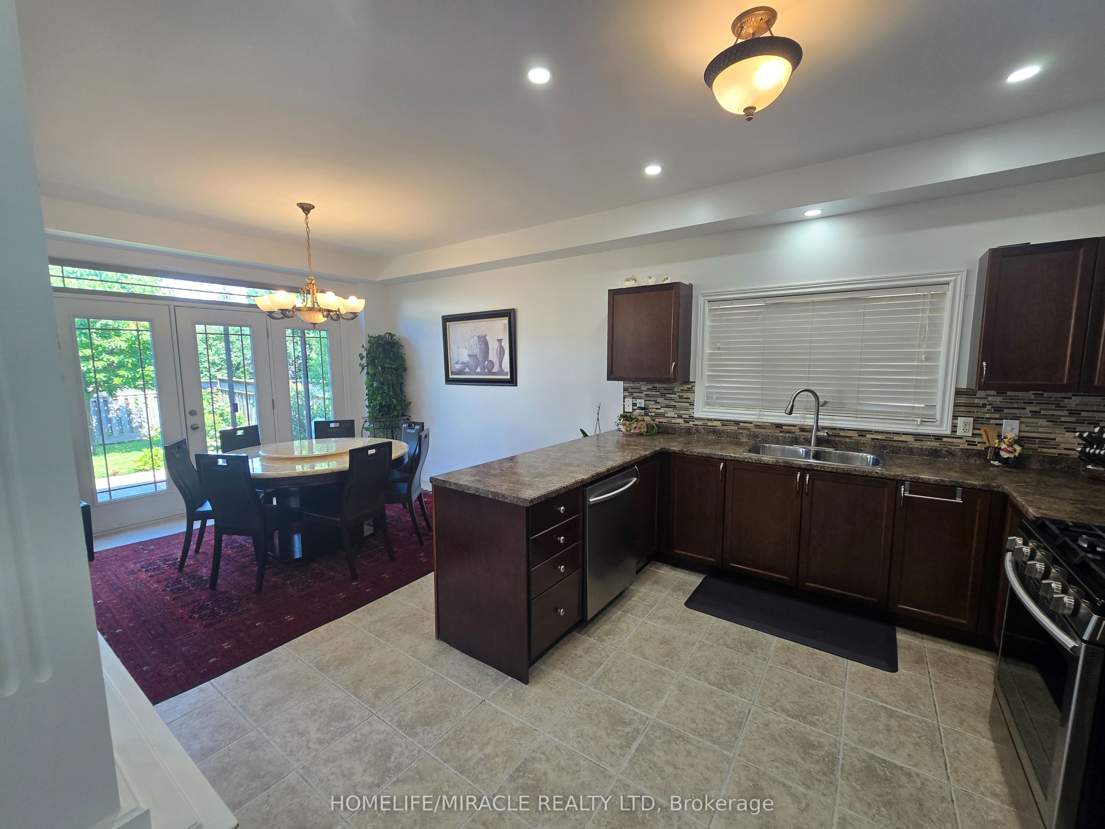 197 Cloverleaf Drive Property Photo 14
