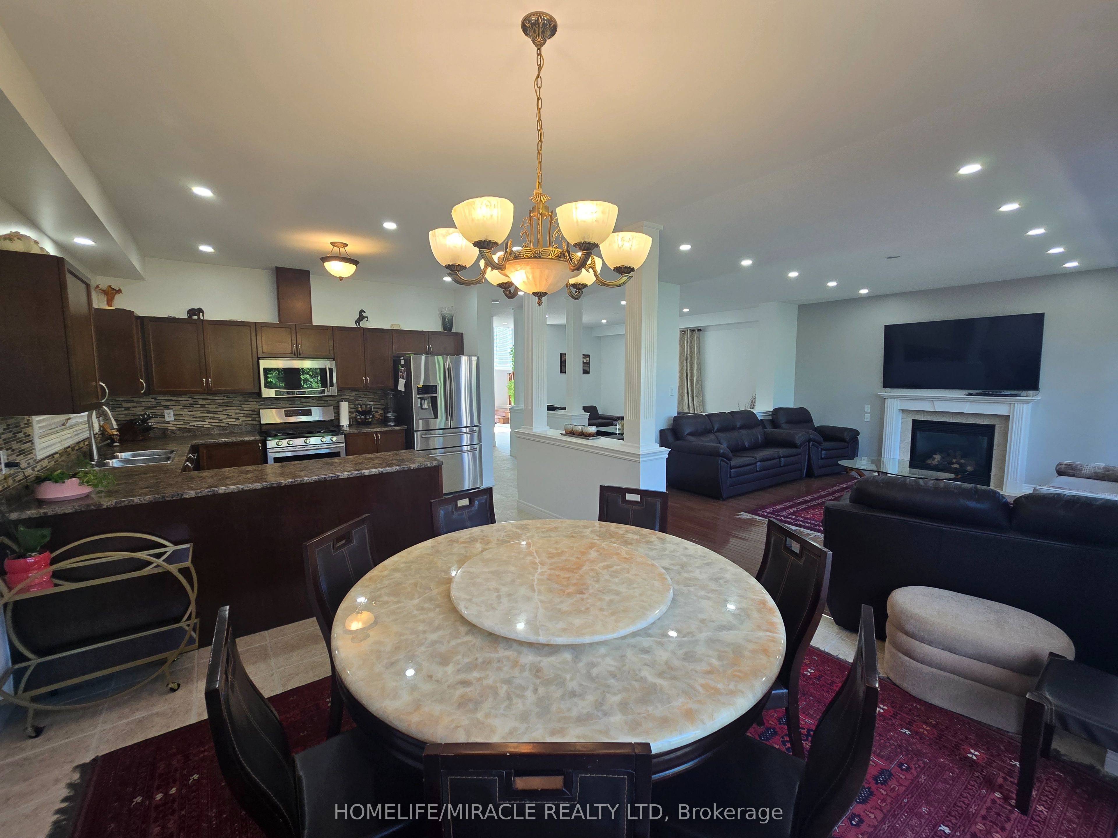 197 Cloverleaf Drive Property Photo 16