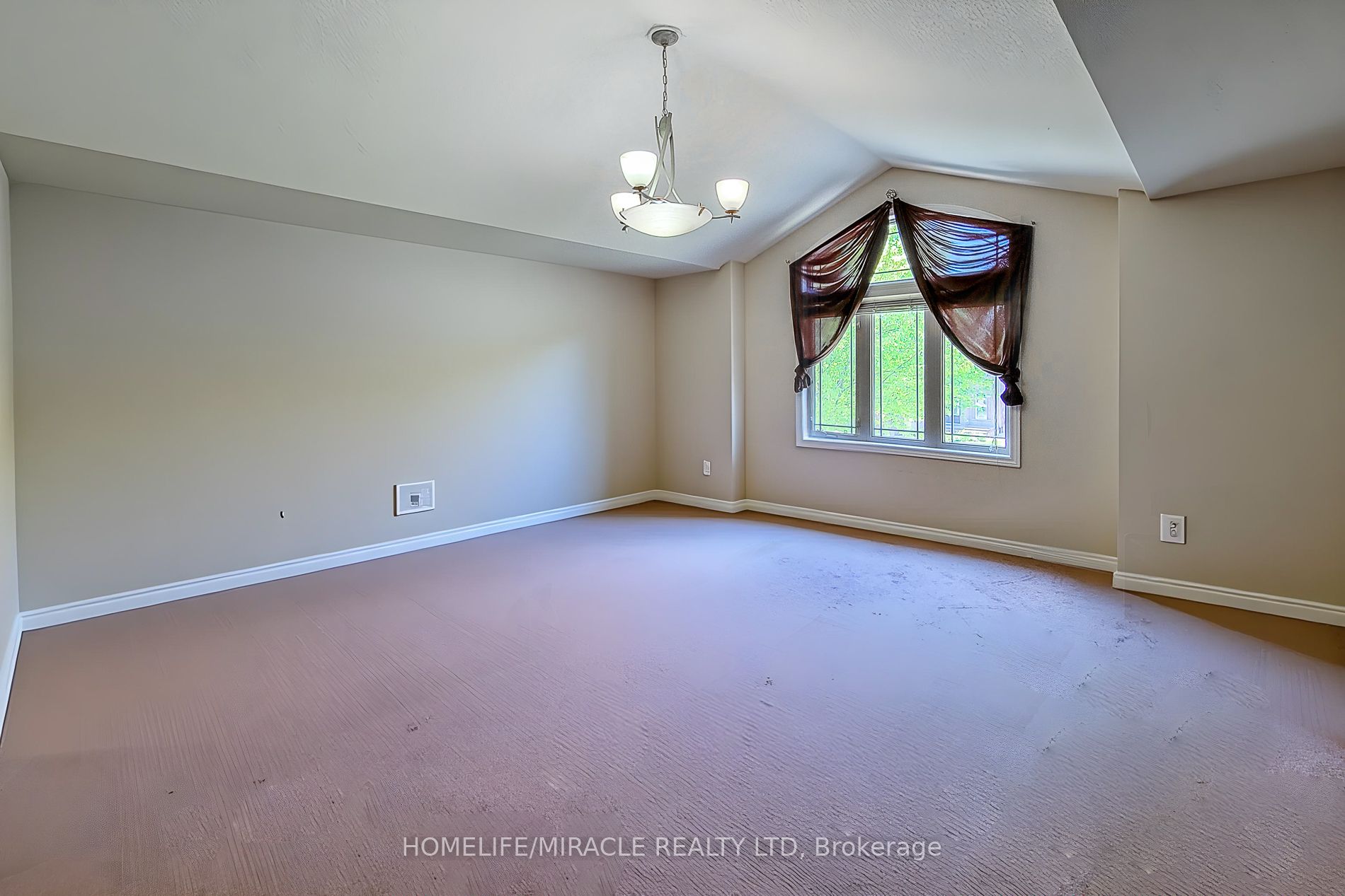 197 Cloverleaf Drive Property Photo 25