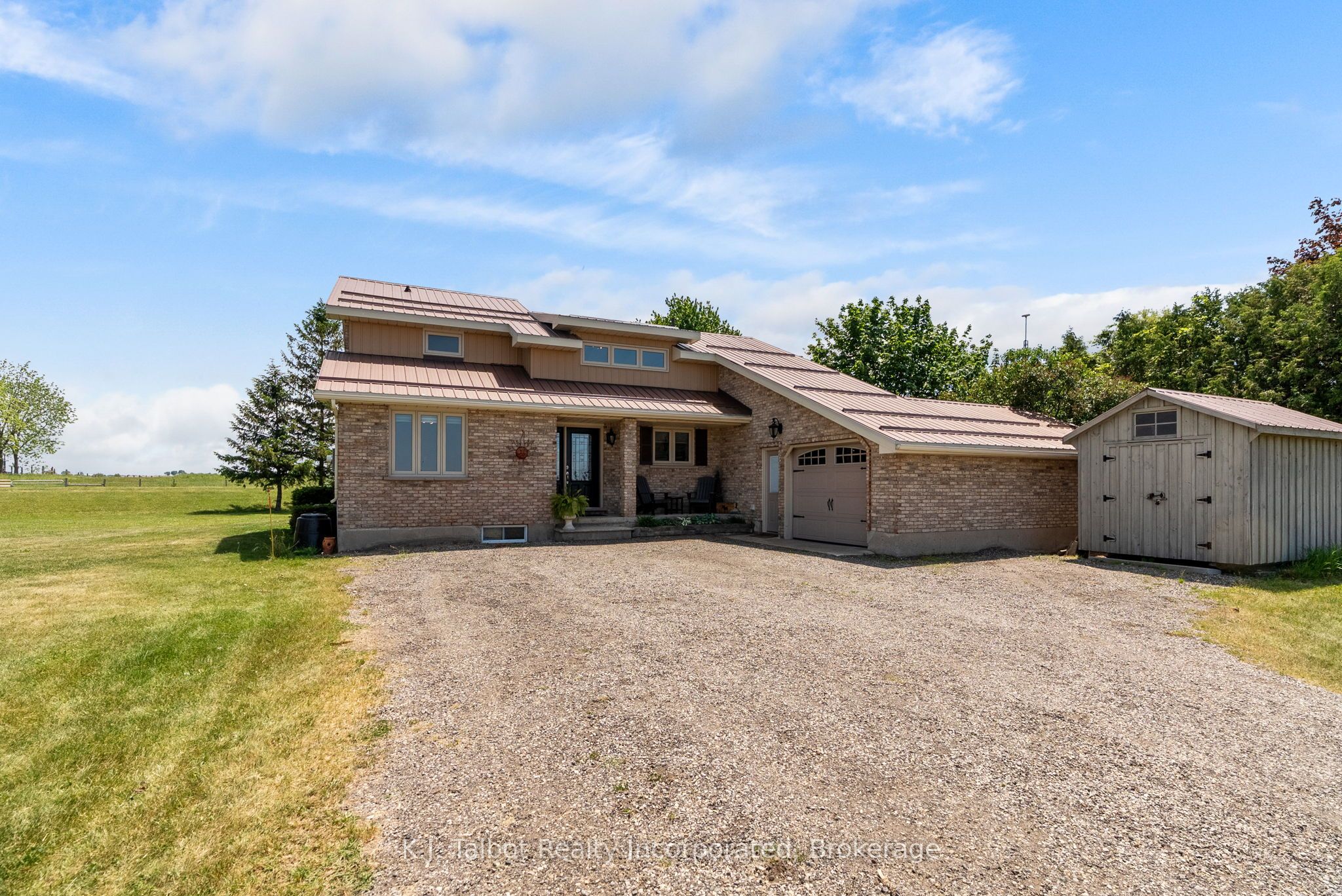 83054 Corrins Line Property Photo 1
