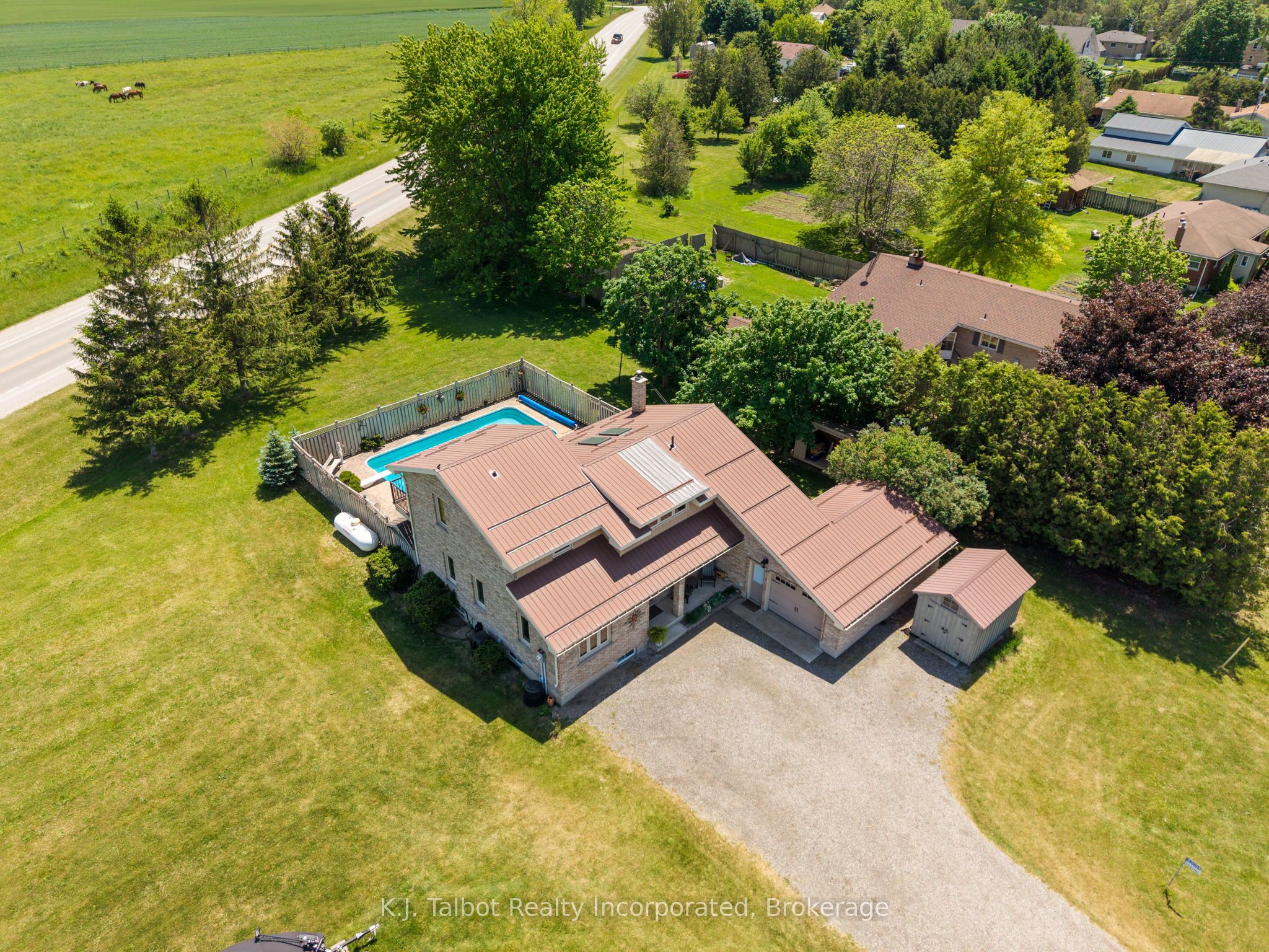 83054 Corrins Line Property Photo 5