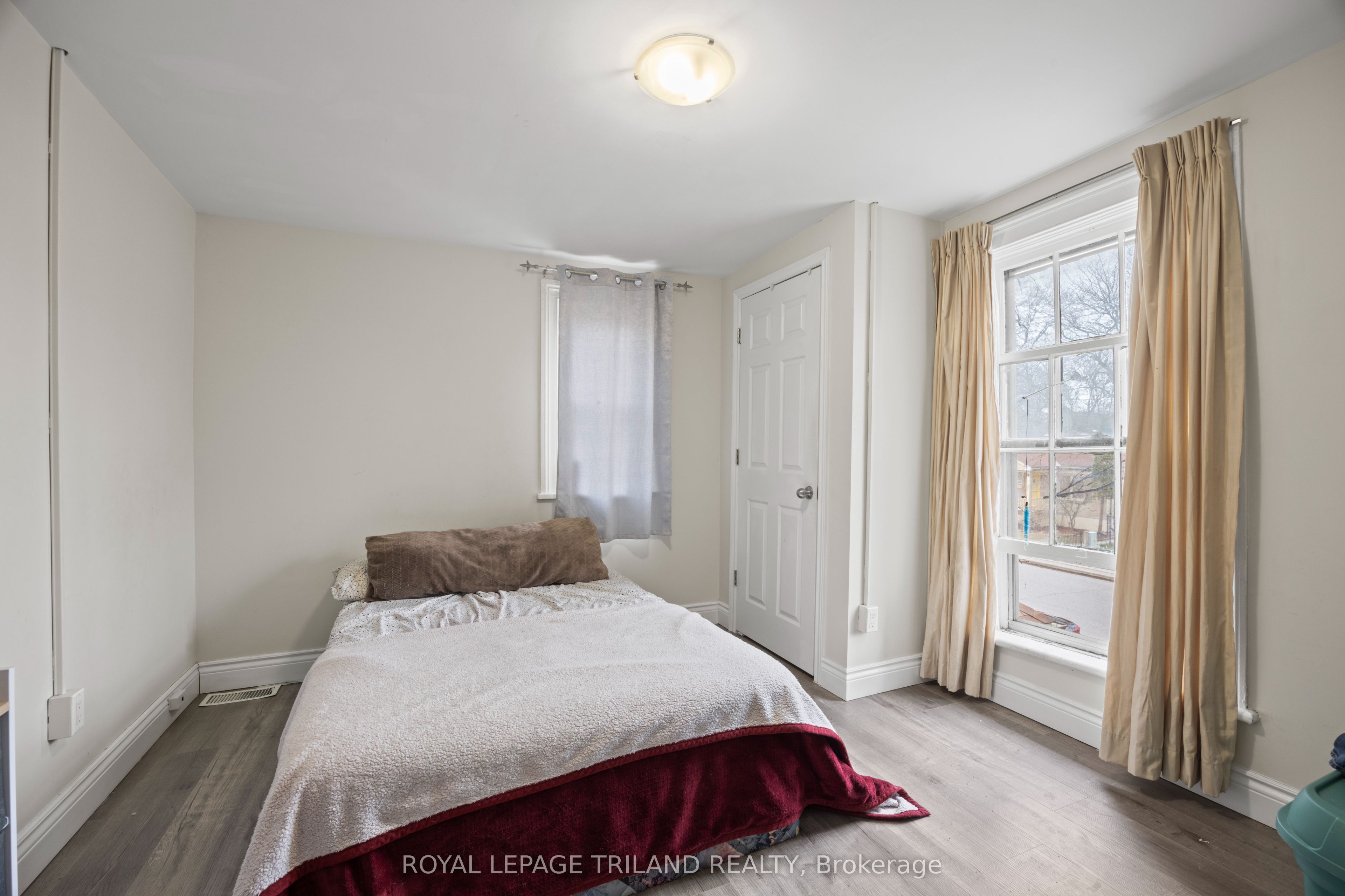 434 Dufferin Avenue Property Photo 12