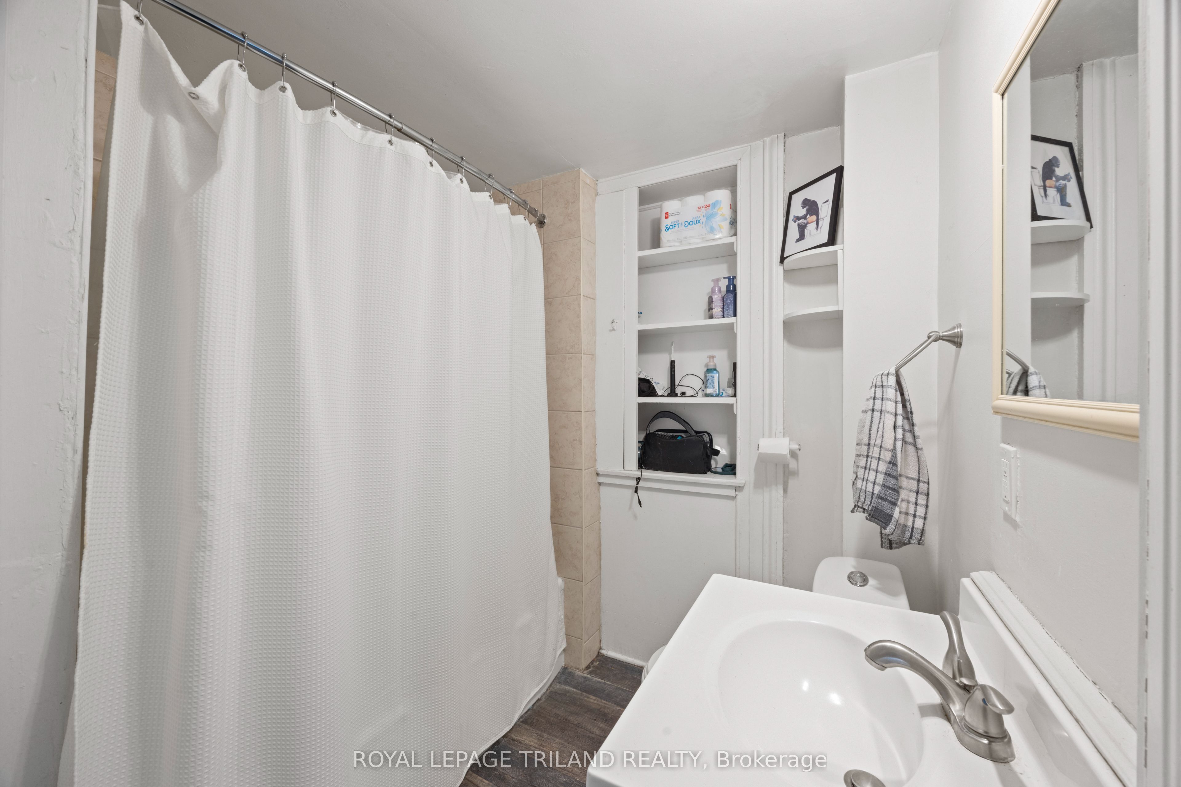 434 Dufferin Avenue Property Photo 21