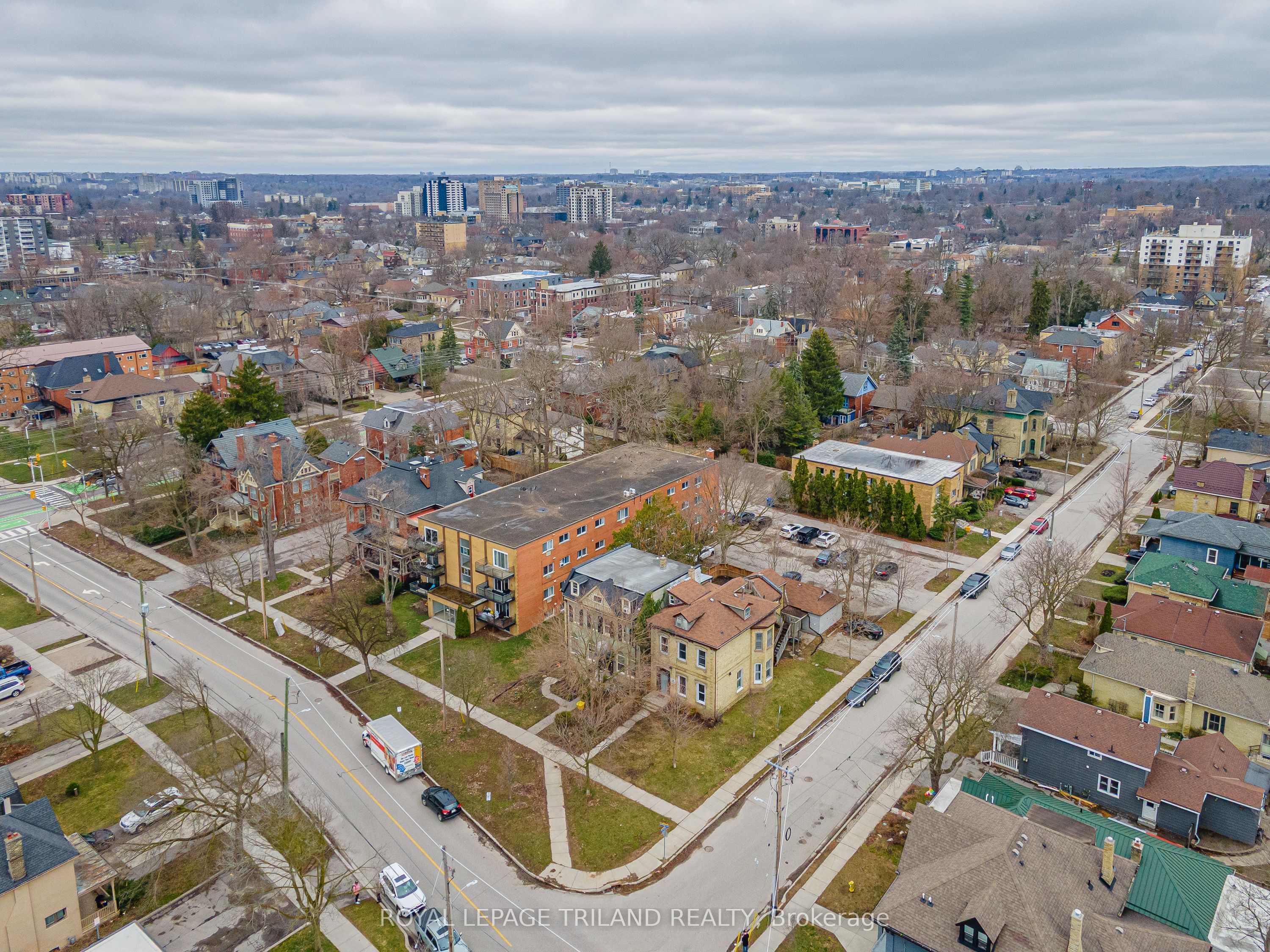 434 Dufferin Avenue Property Photo 26