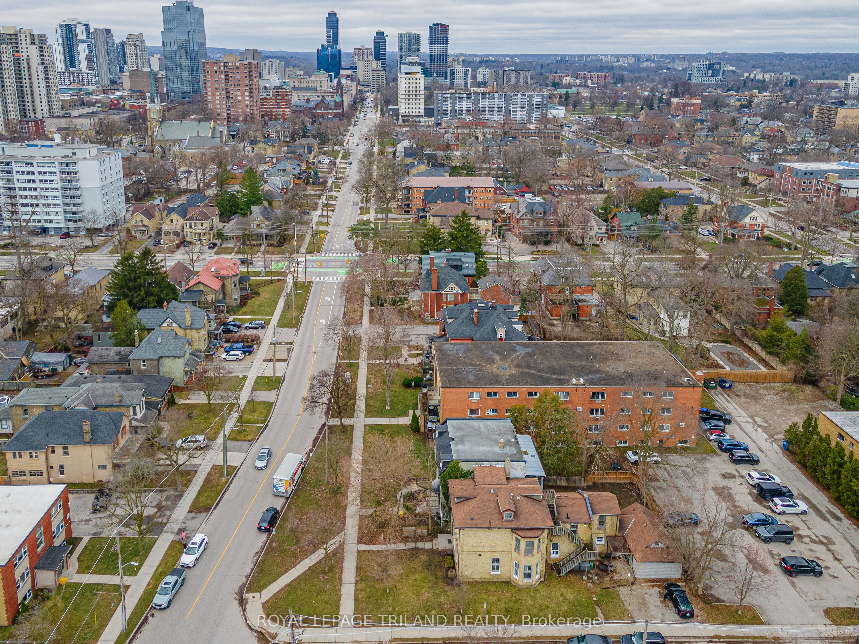 434 Dufferin Avenue Property Photo 27