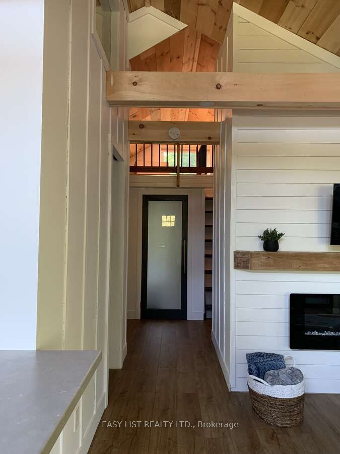 858 Howdenvale Road Property Photo 8