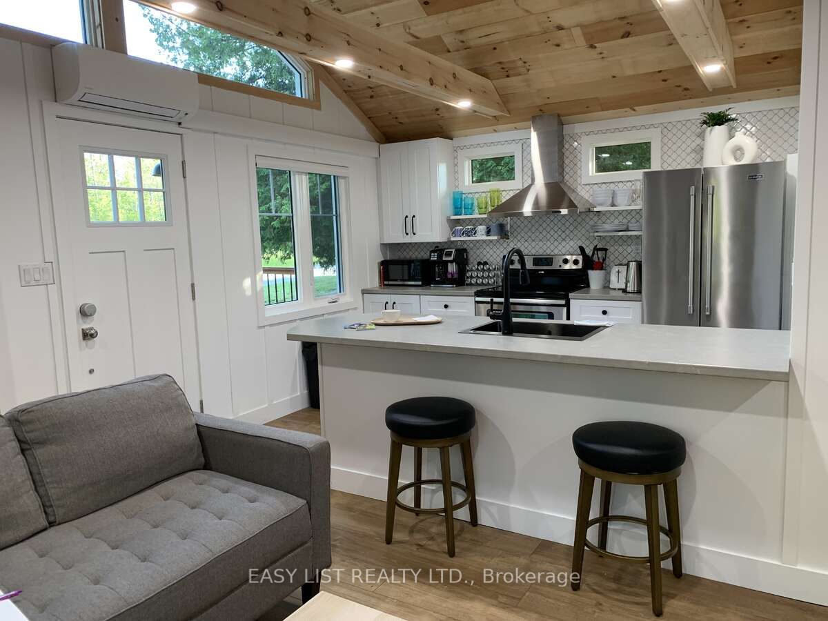 858 Howdenvale Road Property Photo 10