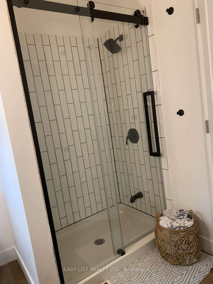 858 Howdenvale Road Property Photo 16