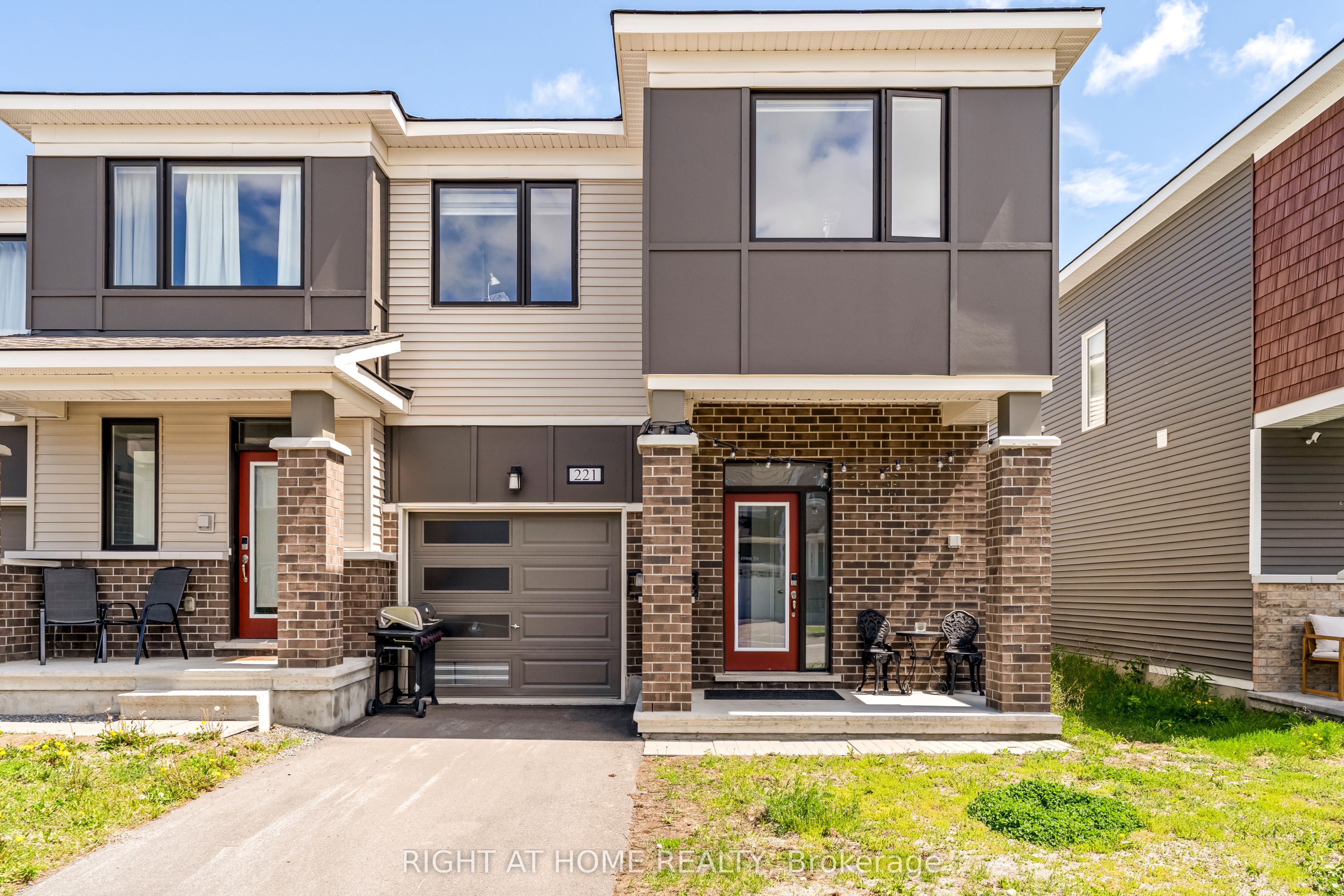 221 Billrian Crescent