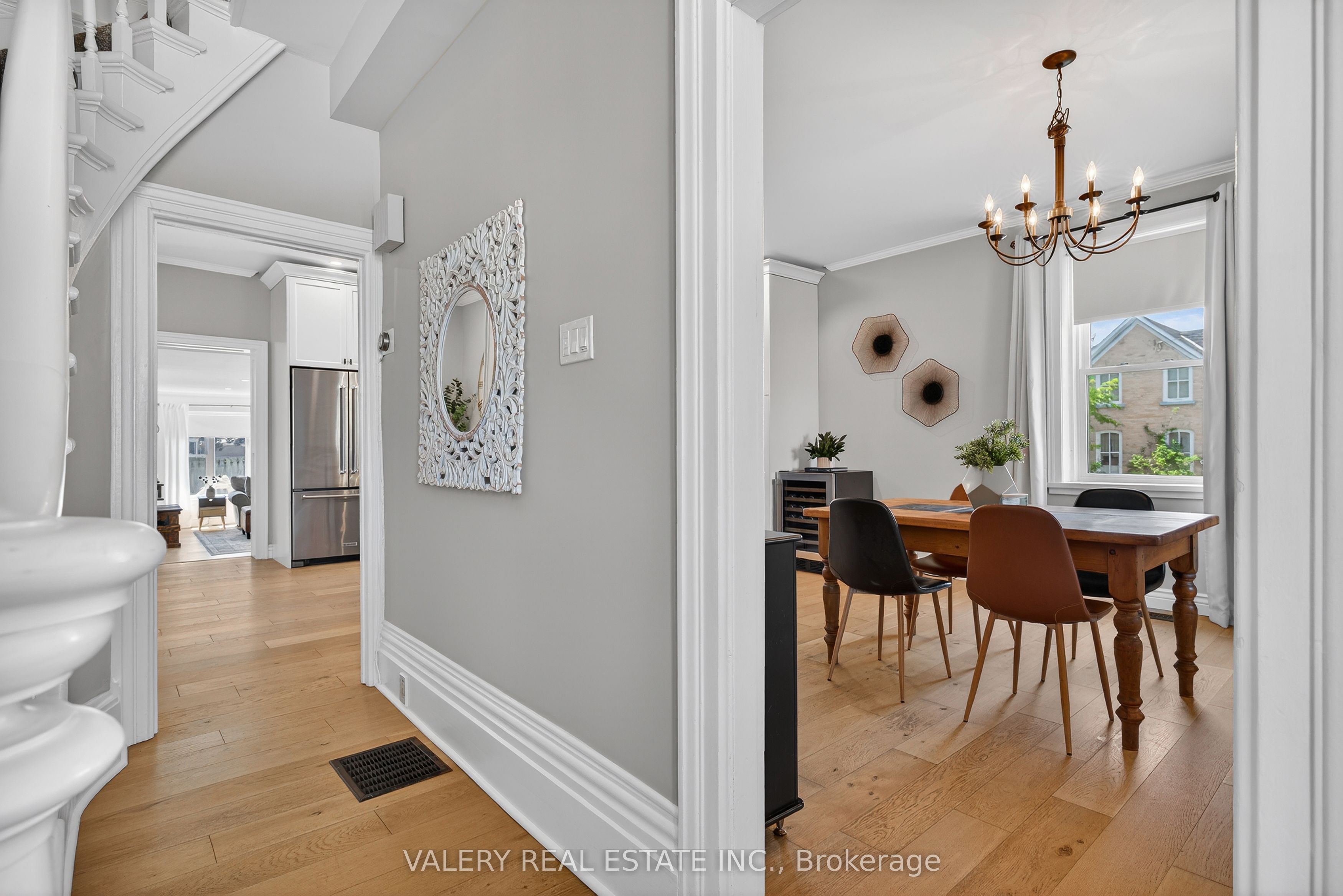 710 York Avenue N Property Photo 6