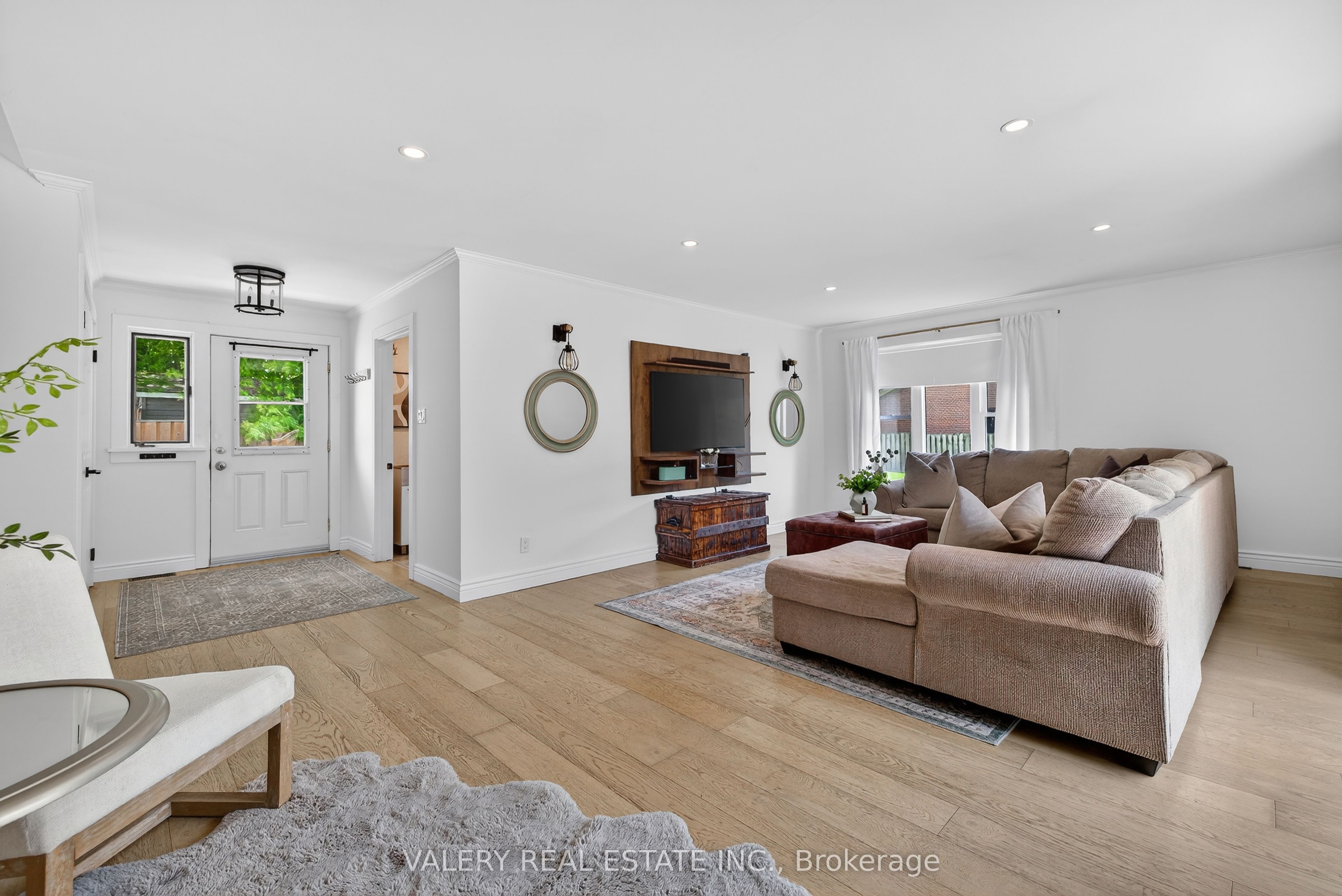 710 York Avenue N Property Photo 15