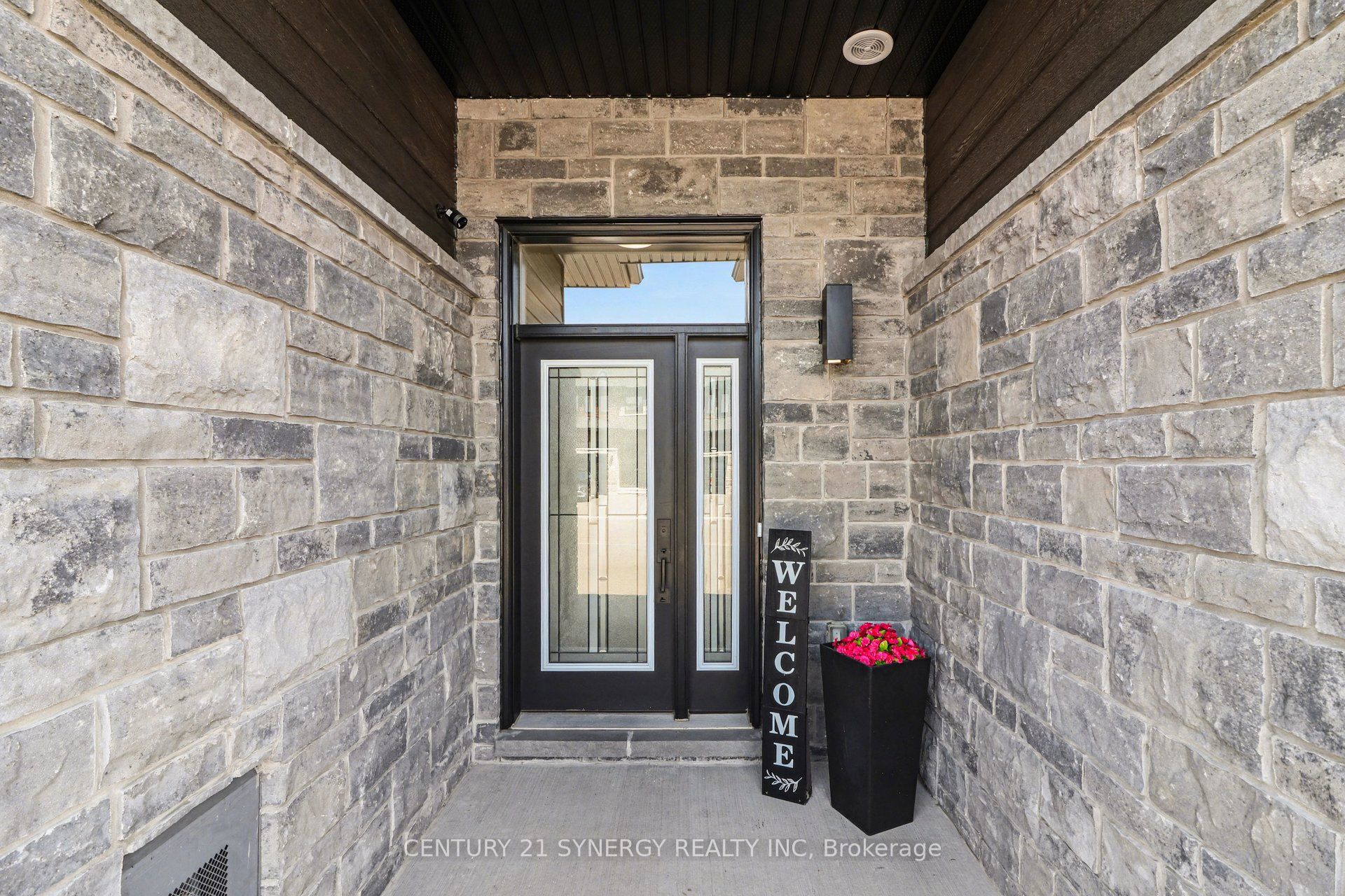 2011 Berne Street Property Photo 4