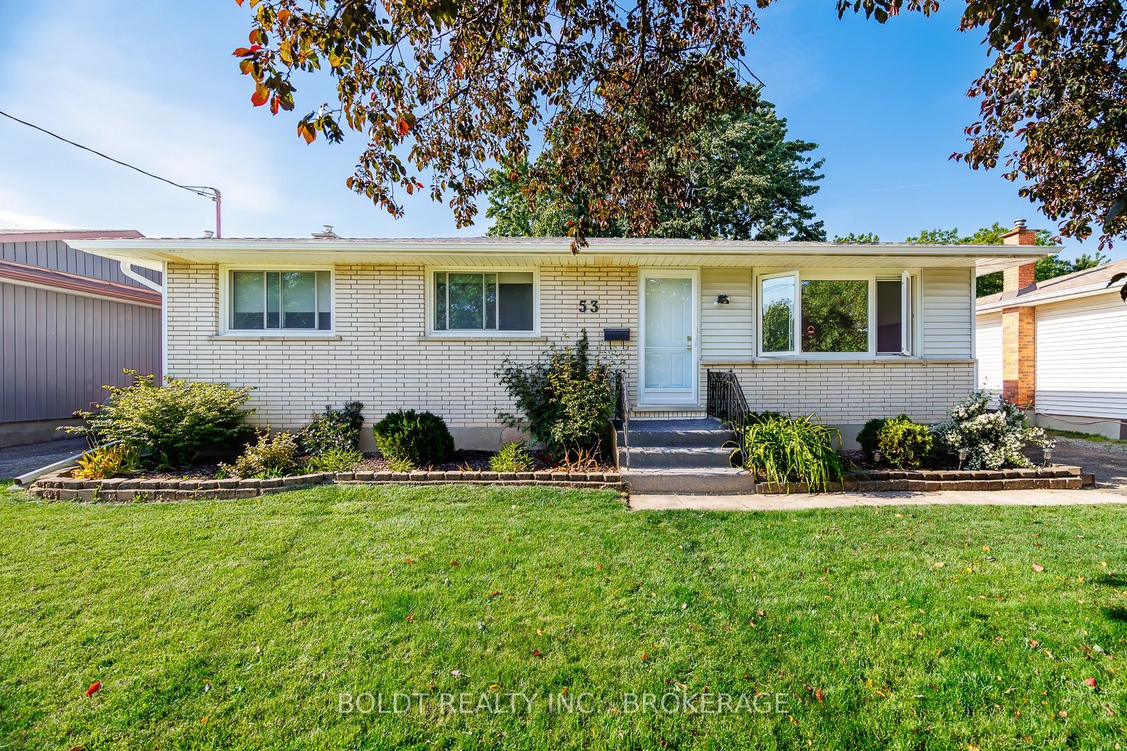 53 Huntley Crescent Property Photo 1