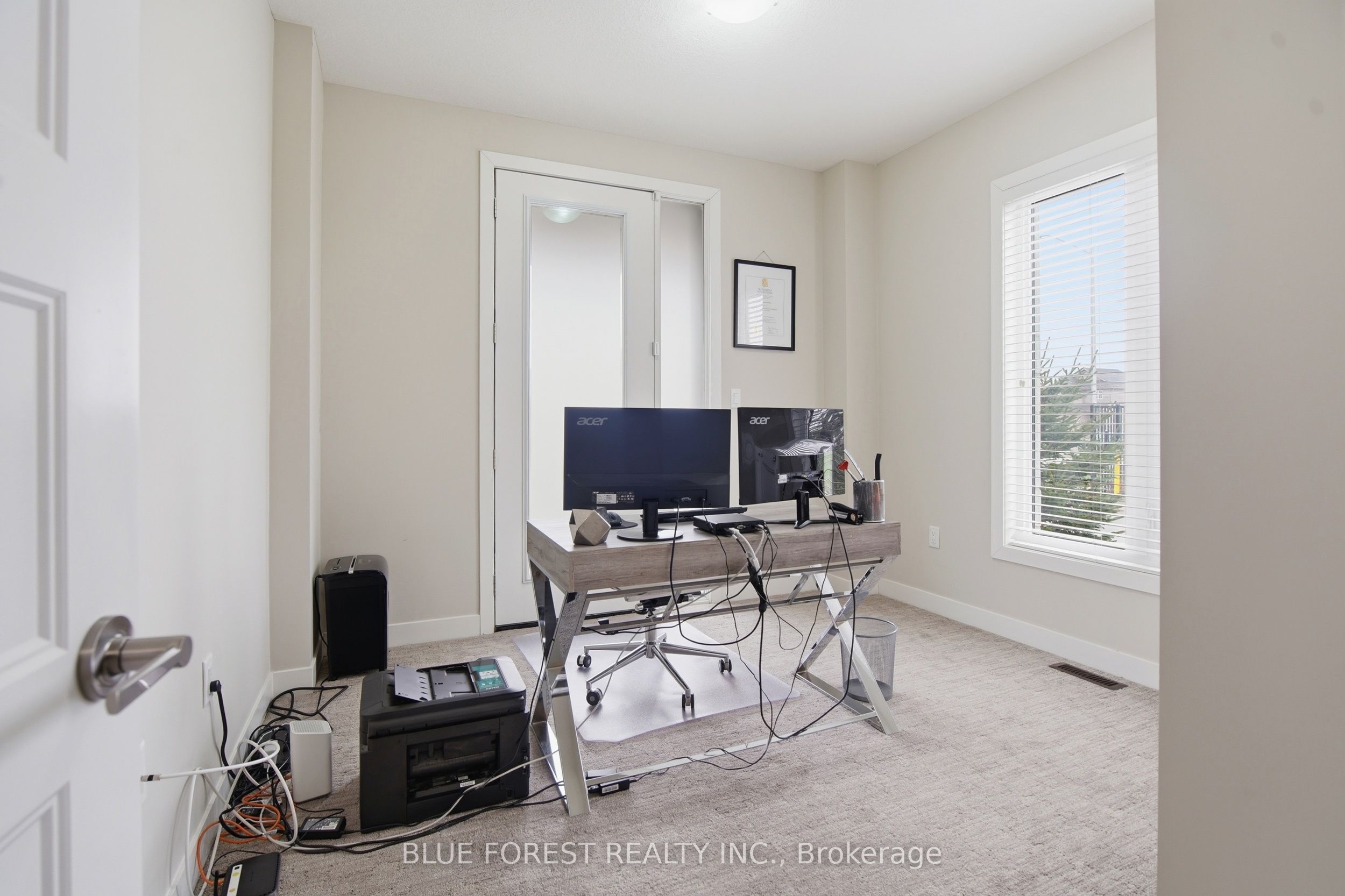 933 Sarnia Road Property Photo 7