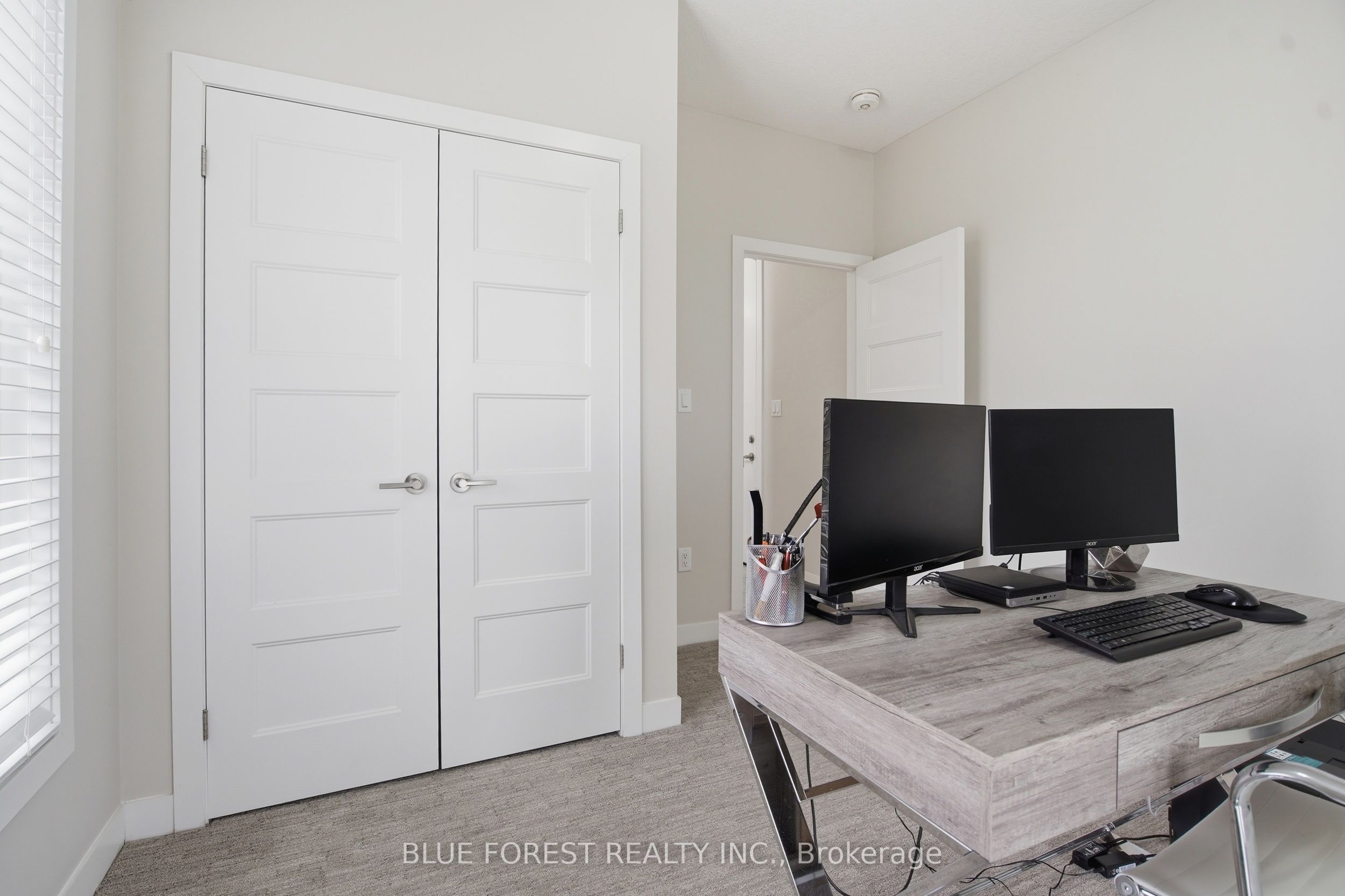 933 Sarnia Road Property Photo 8
