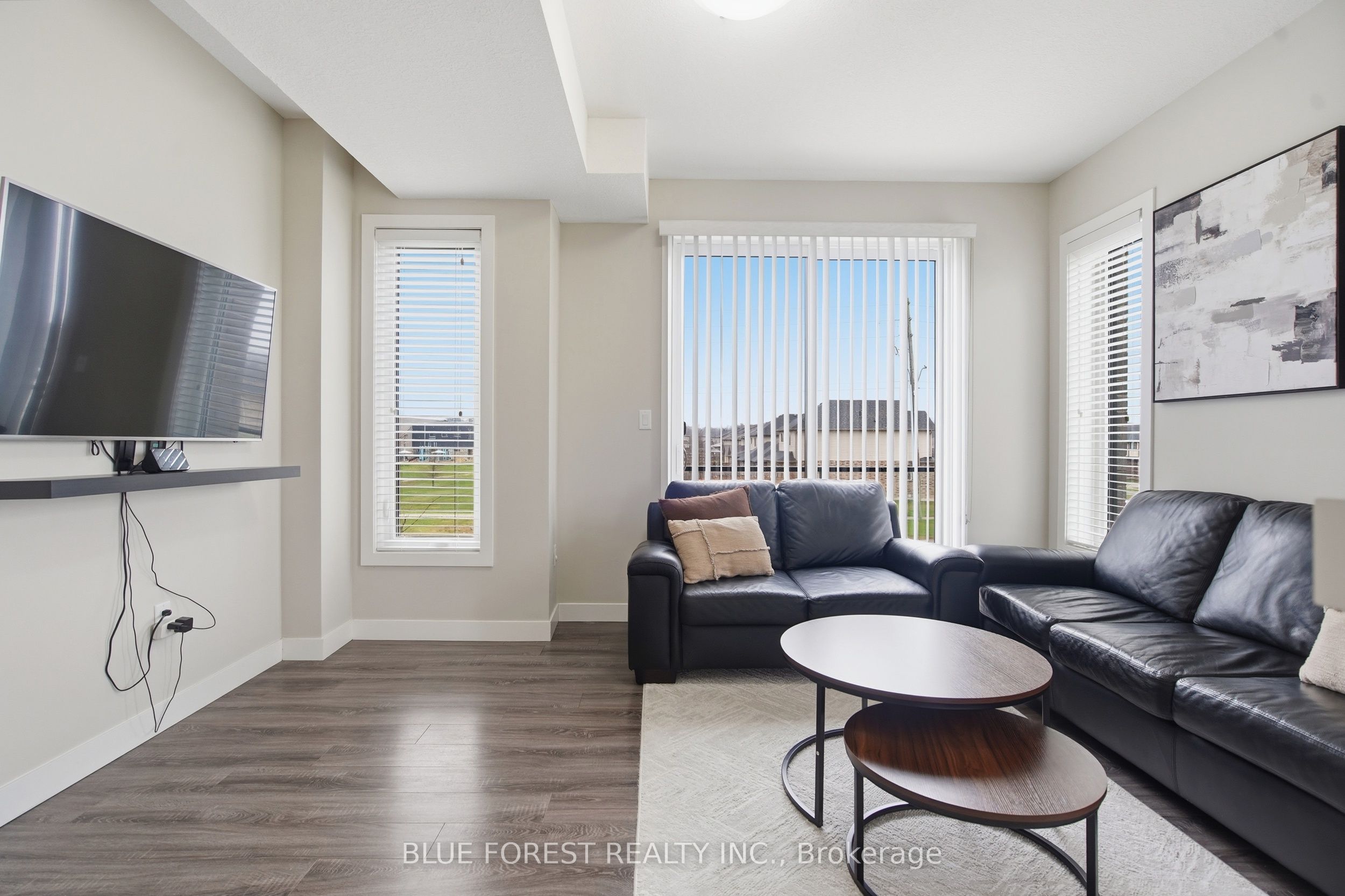 933 Sarnia Road Property Photo 9
