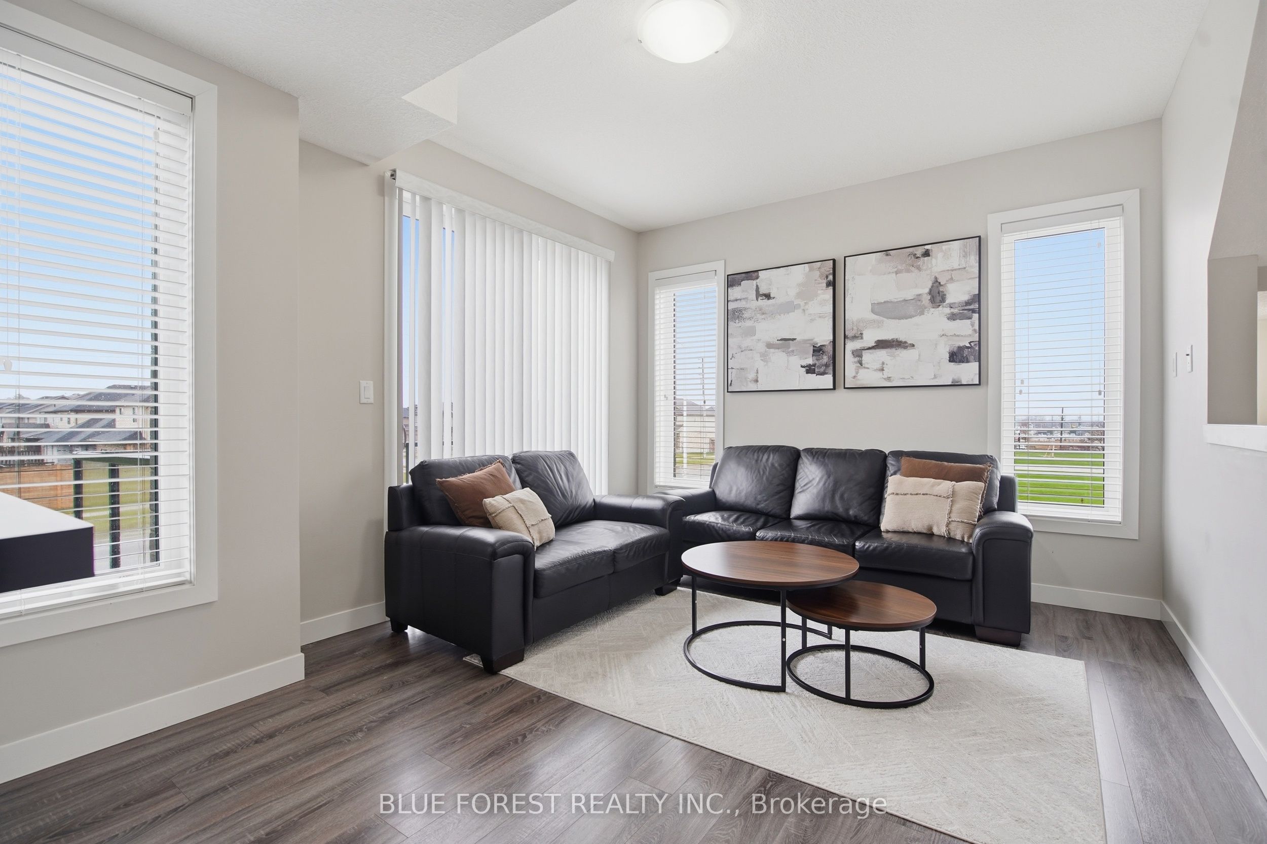933 Sarnia Road Property Photo 10