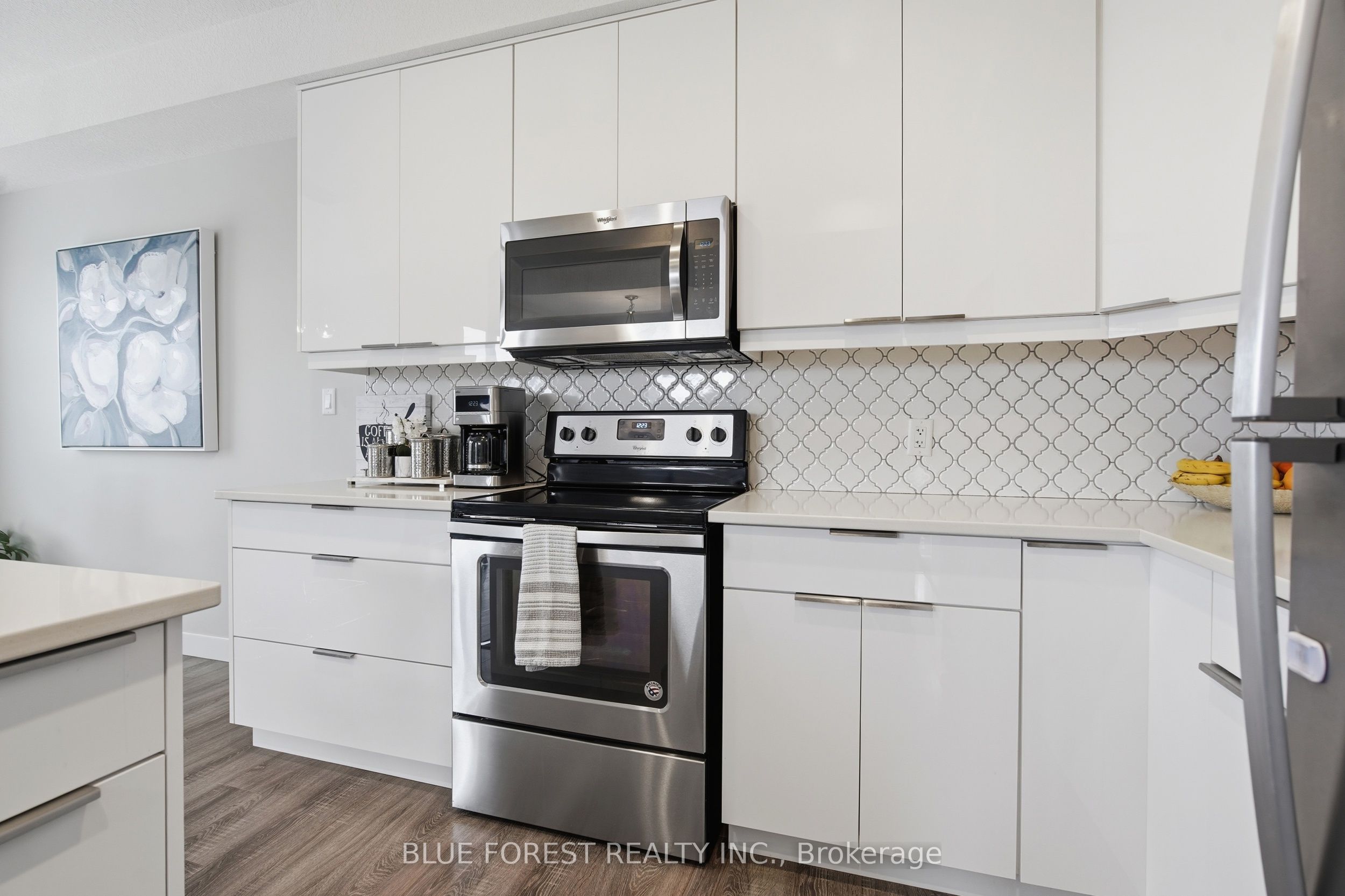 933 Sarnia Road Property Photo 17