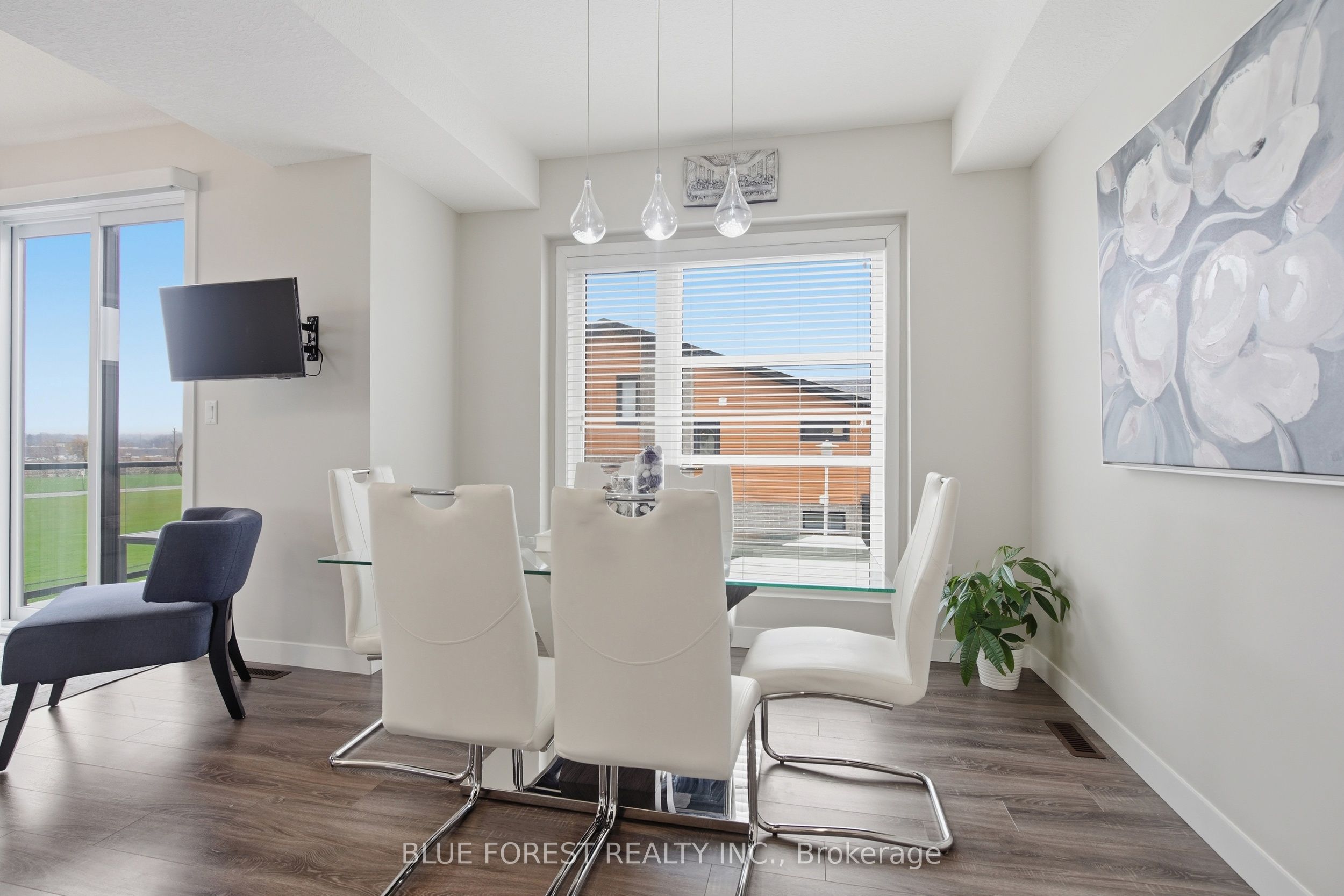 933 Sarnia Road Property Photo 19