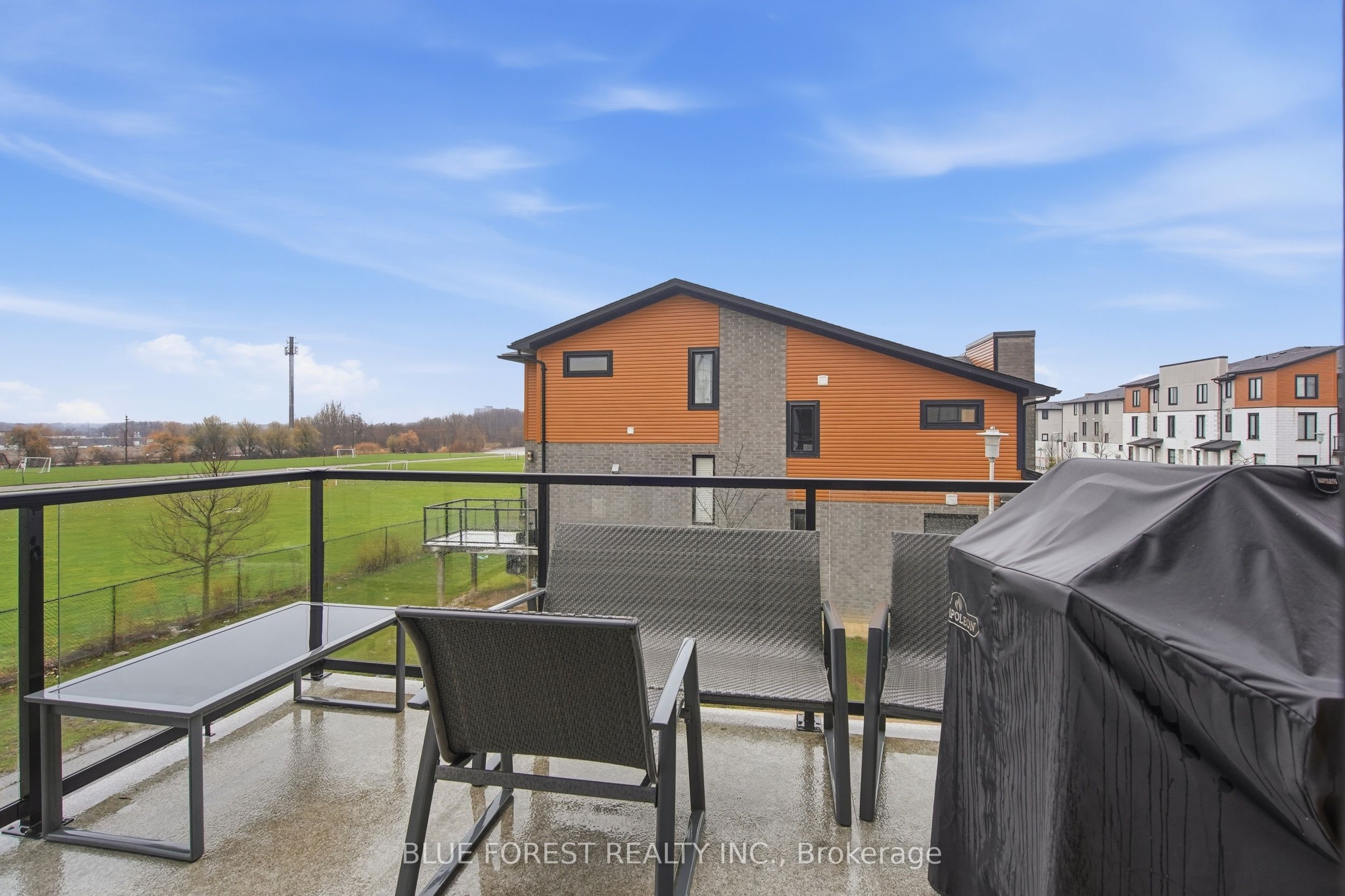 933 Sarnia Road Property Photo 23