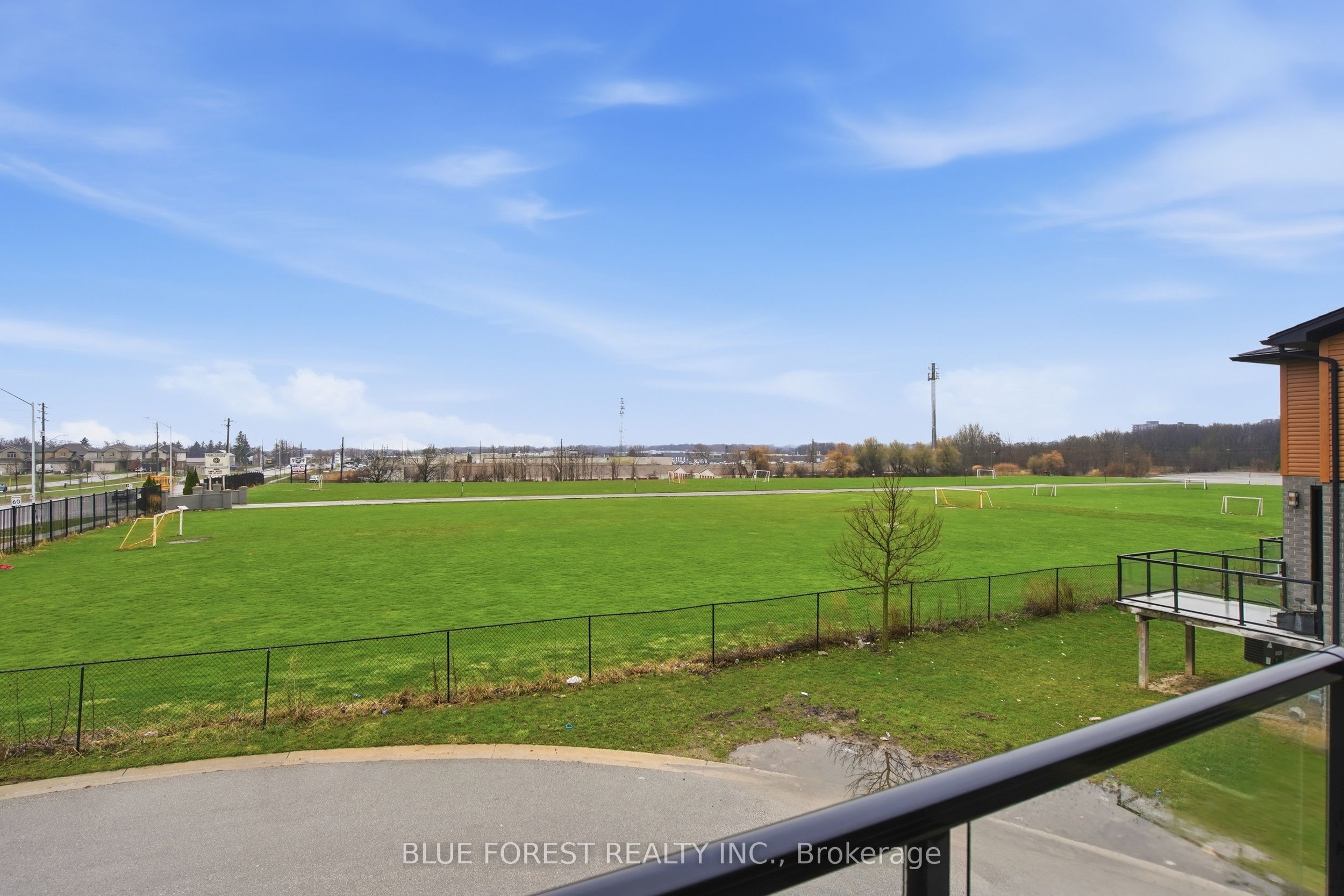 933 Sarnia Road Property Photo 25