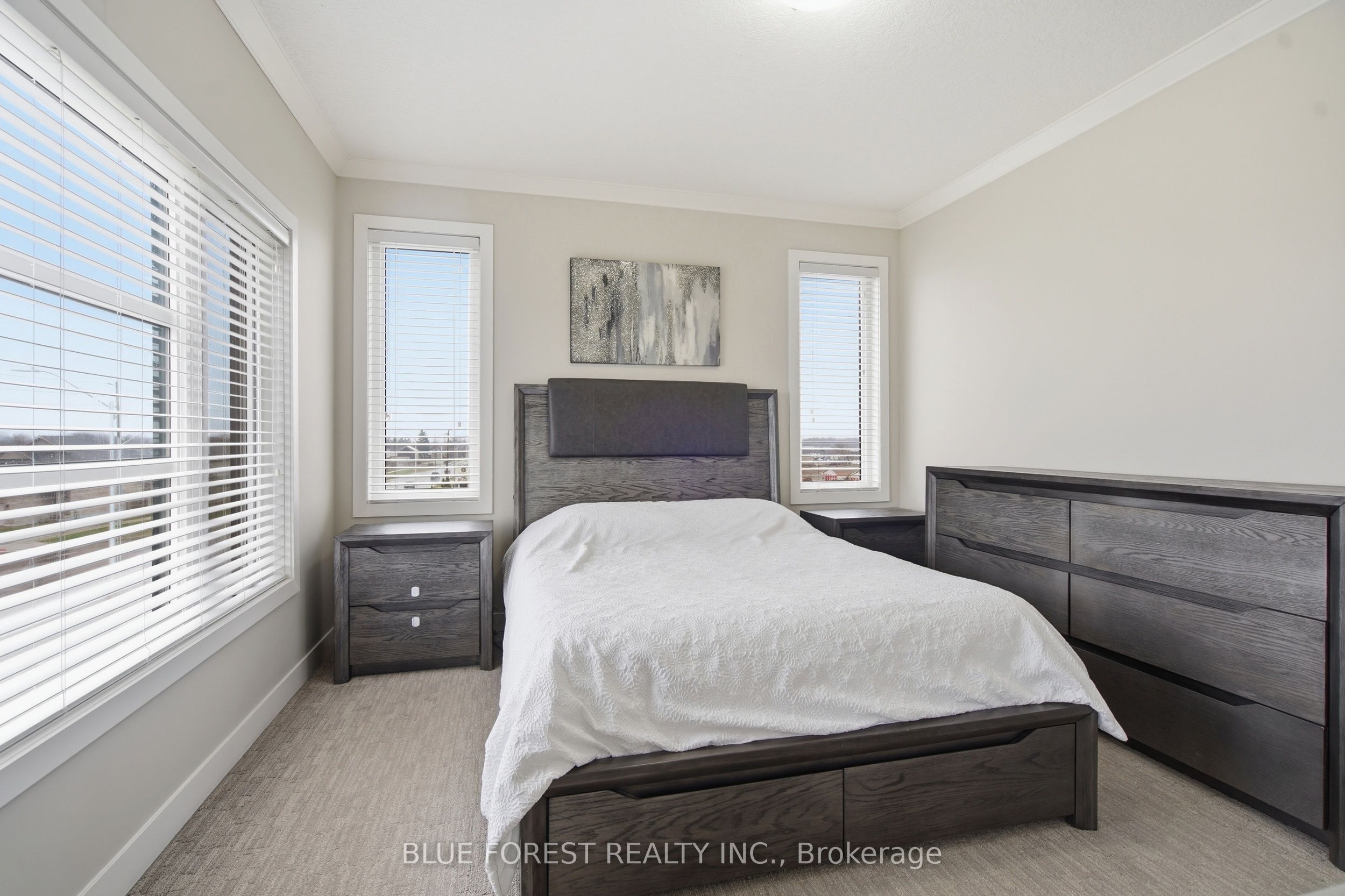 933 Sarnia Road Property Photo 28