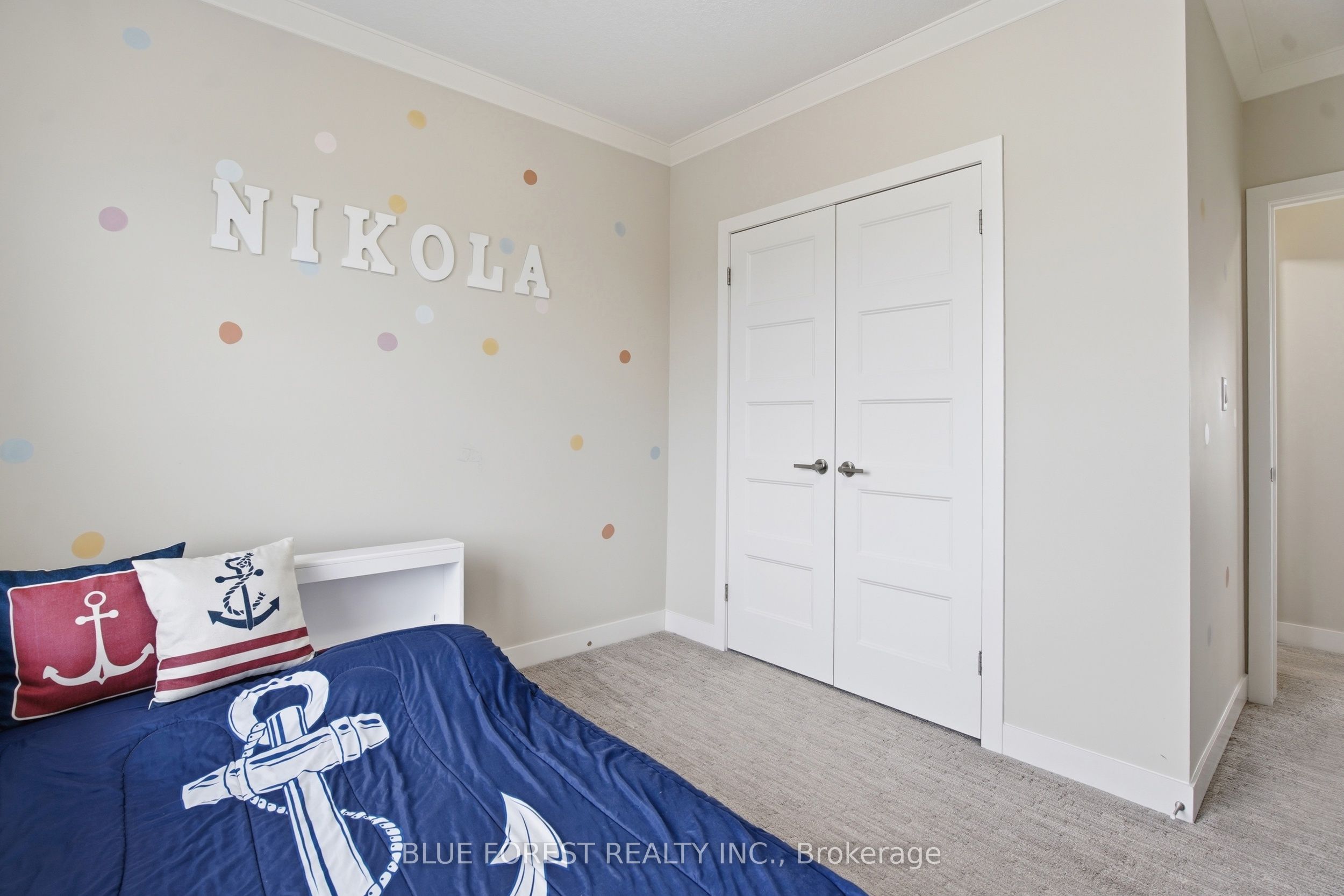 933 Sarnia Road Property Photo 33