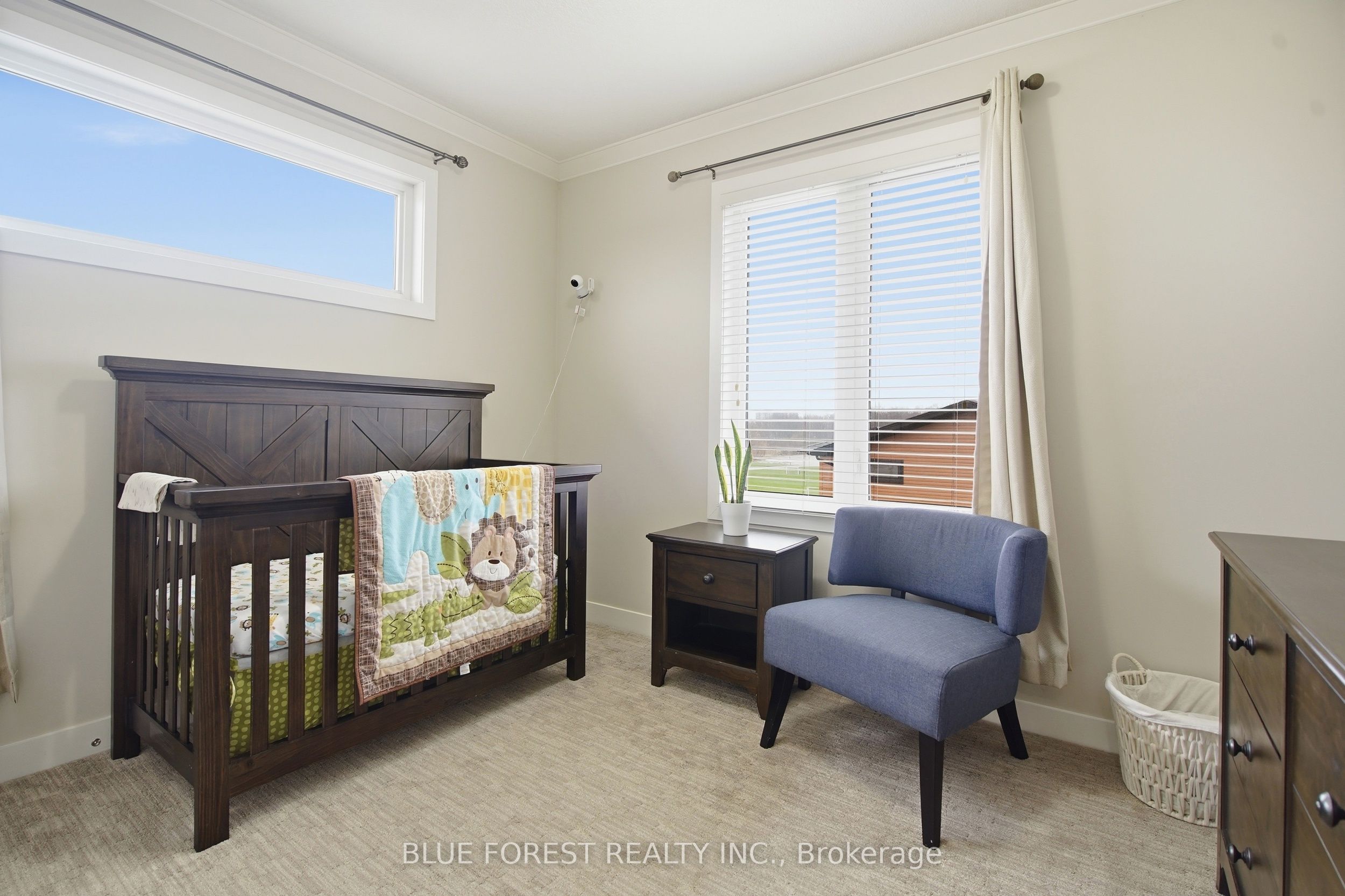 933 Sarnia Road Property Photo 34