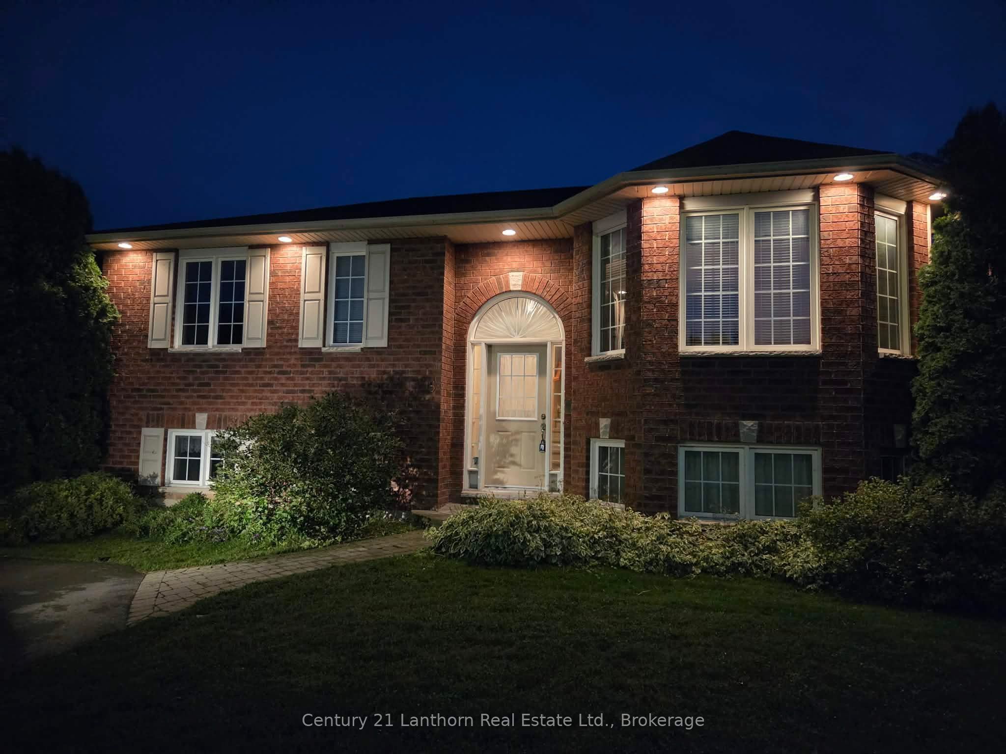 6 Chisholm Square Property Photo 3