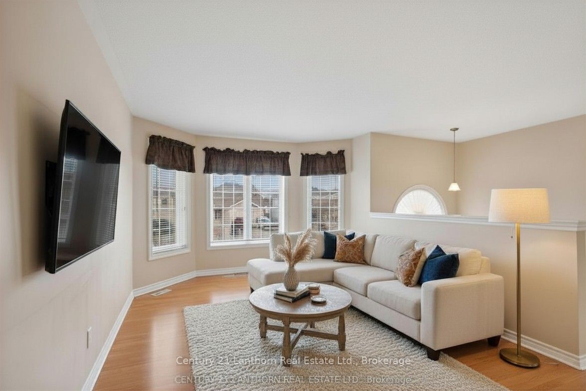 6 Chisholm Square Property Photo 6