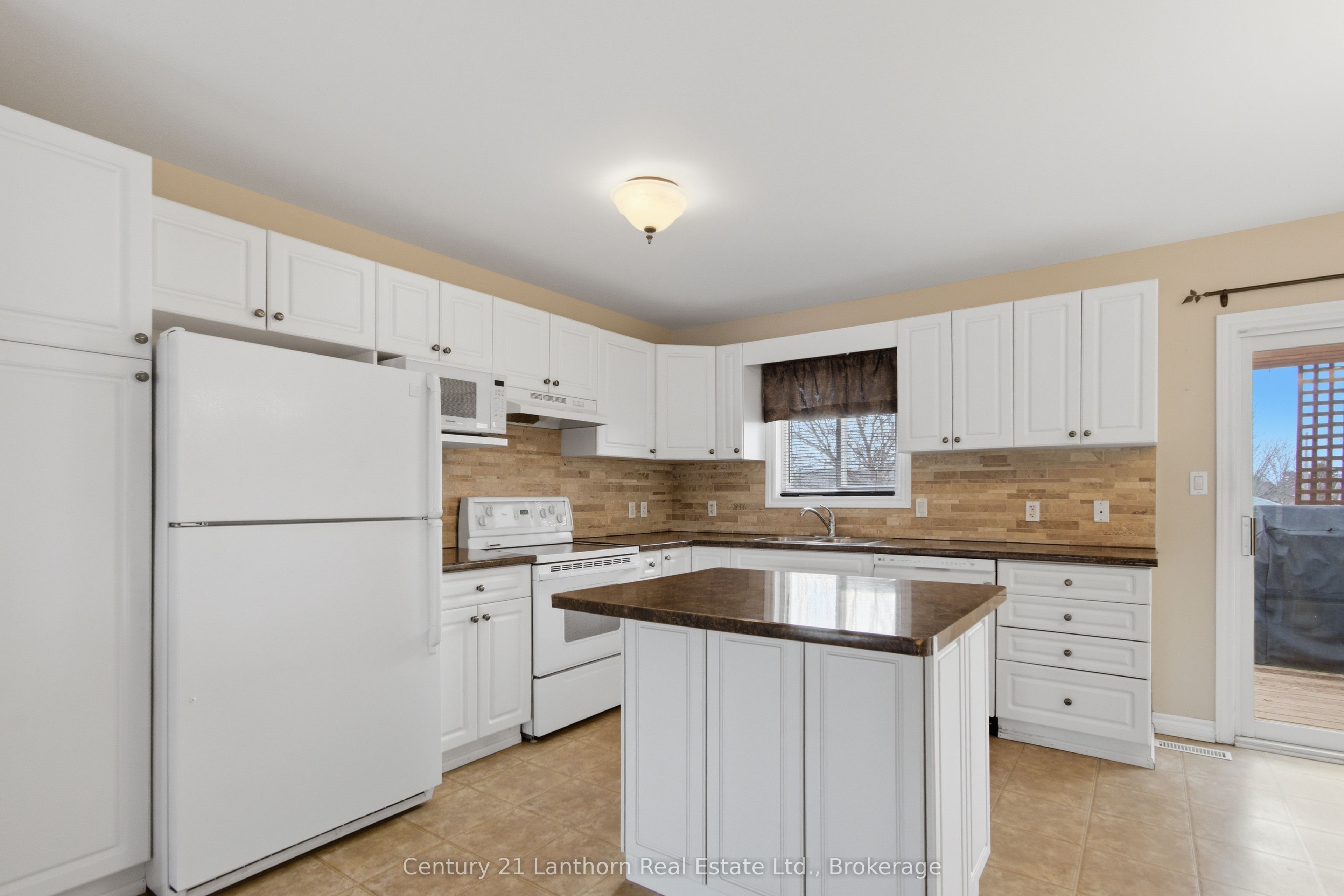 6 Chisholm Square Property Photo 7