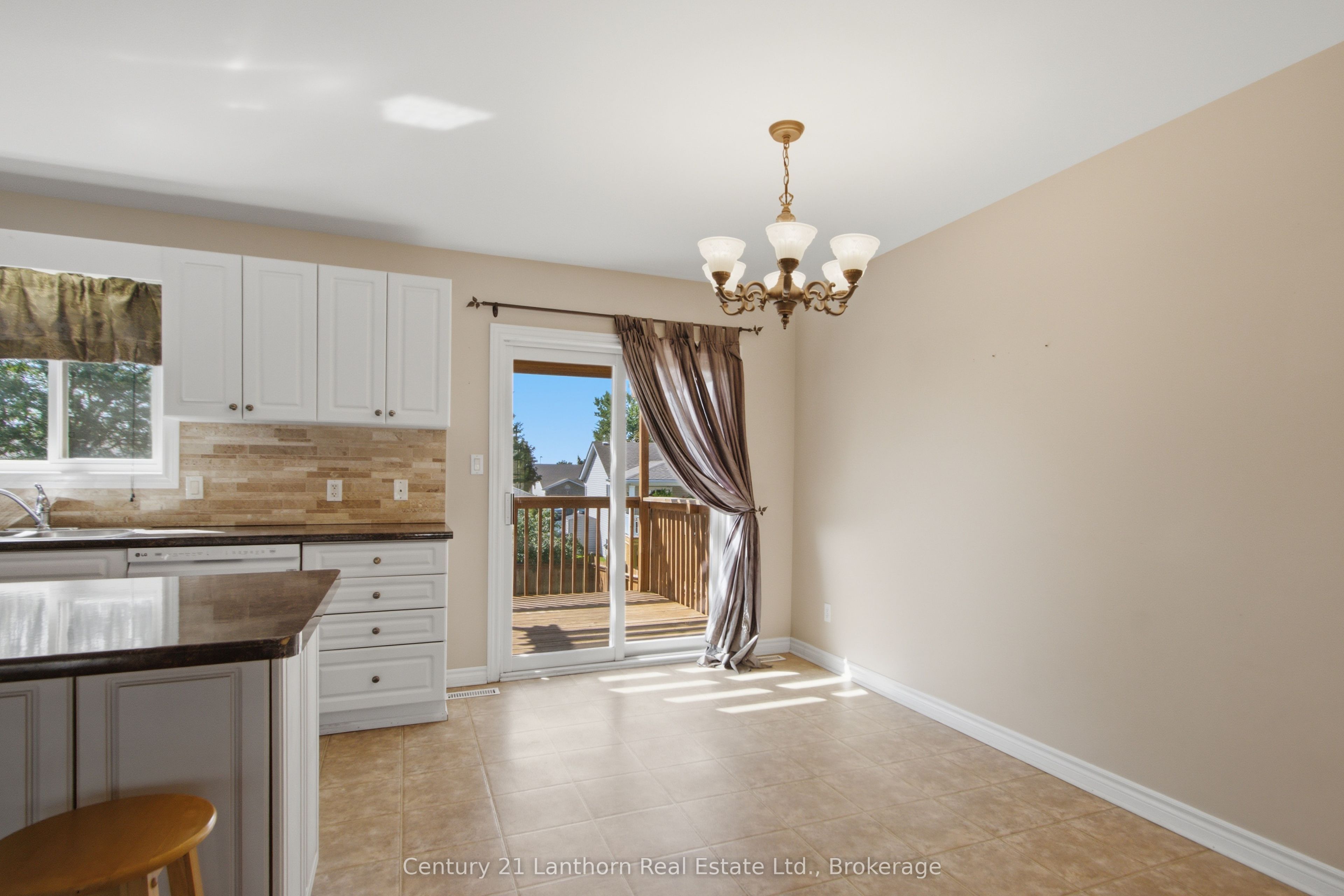 6 Chisholm Square Property Photo 9
