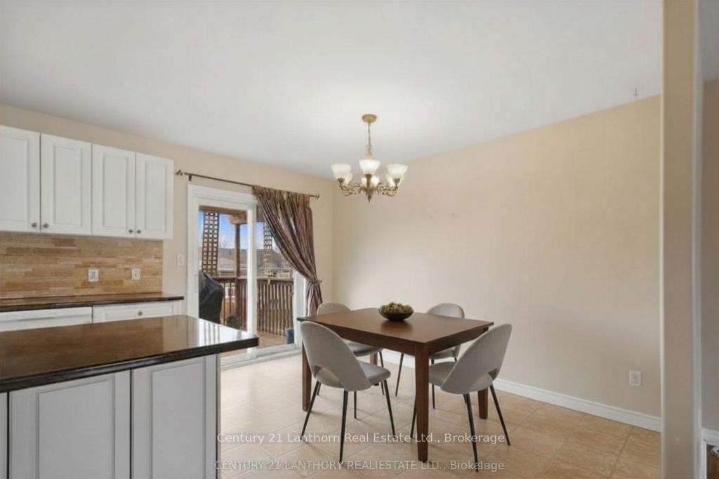 6 Chisholm Square Property Photo 10