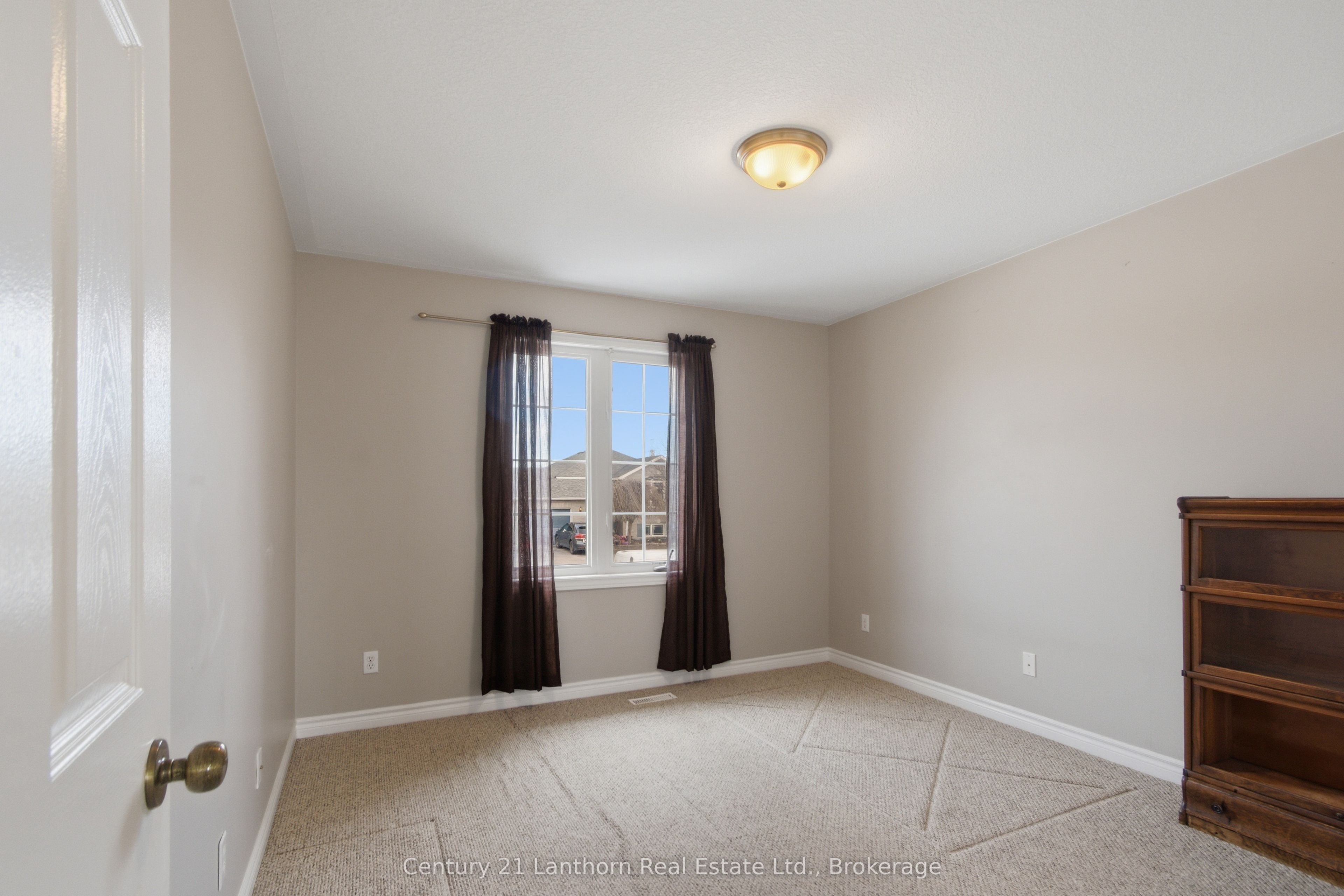 6 Chisholm Square Property Photo 14