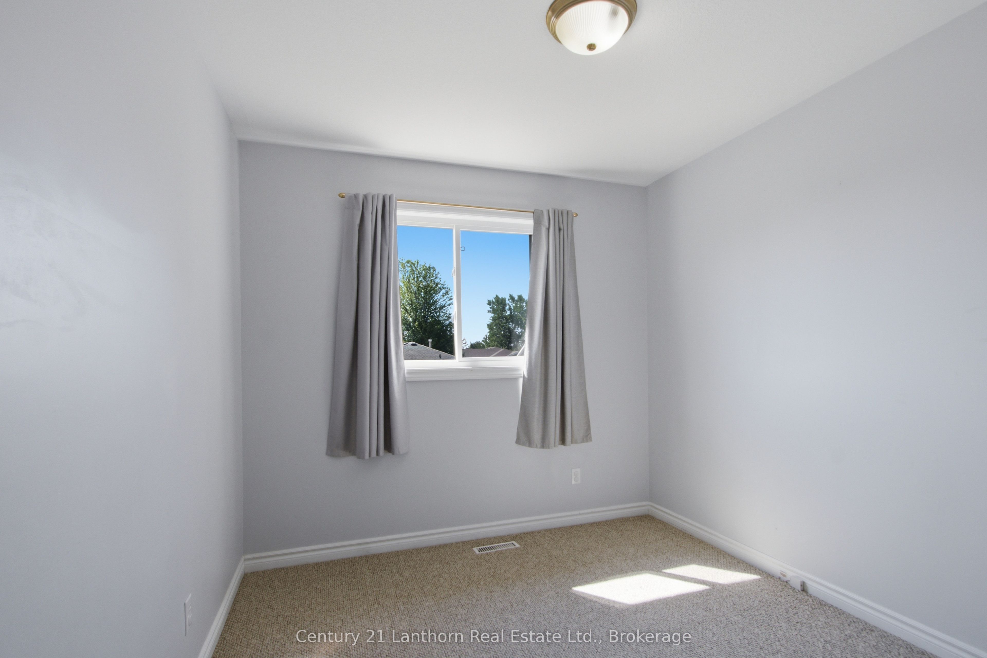6 Chisholm Square Property Photo 15