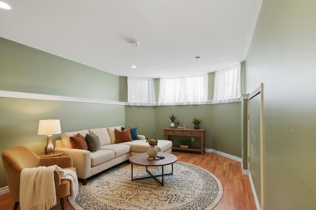 6 Chisholm Square Property Photo 18