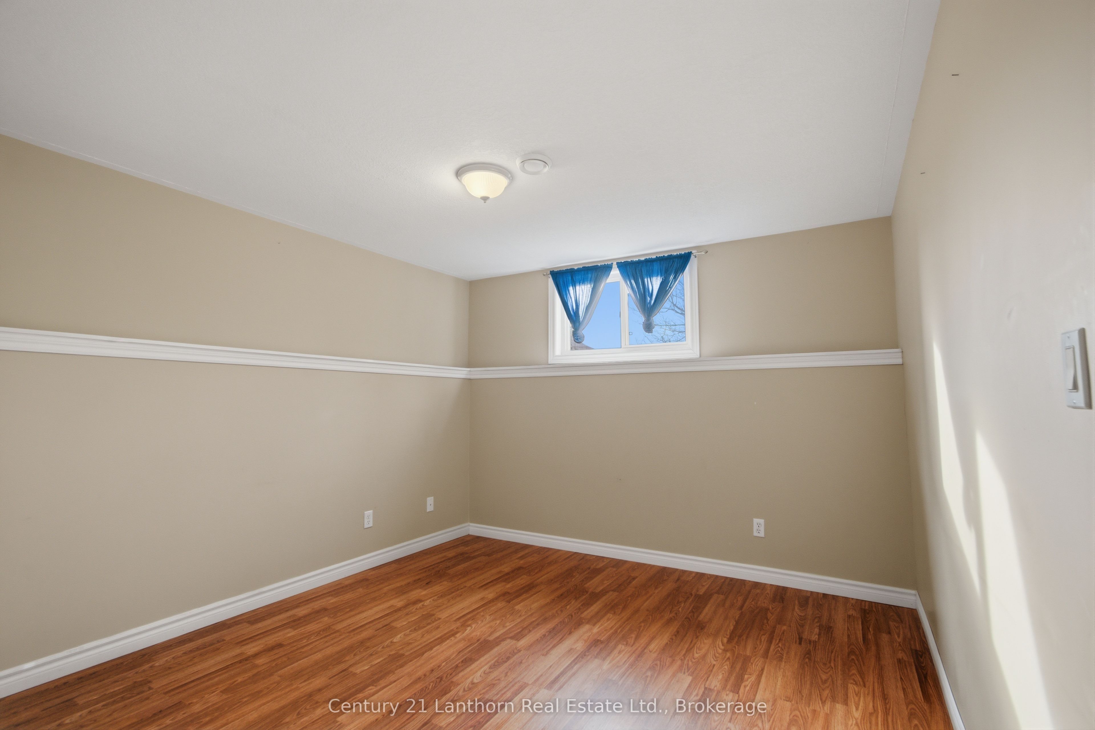 6 Chisholm Square Property Photo 20