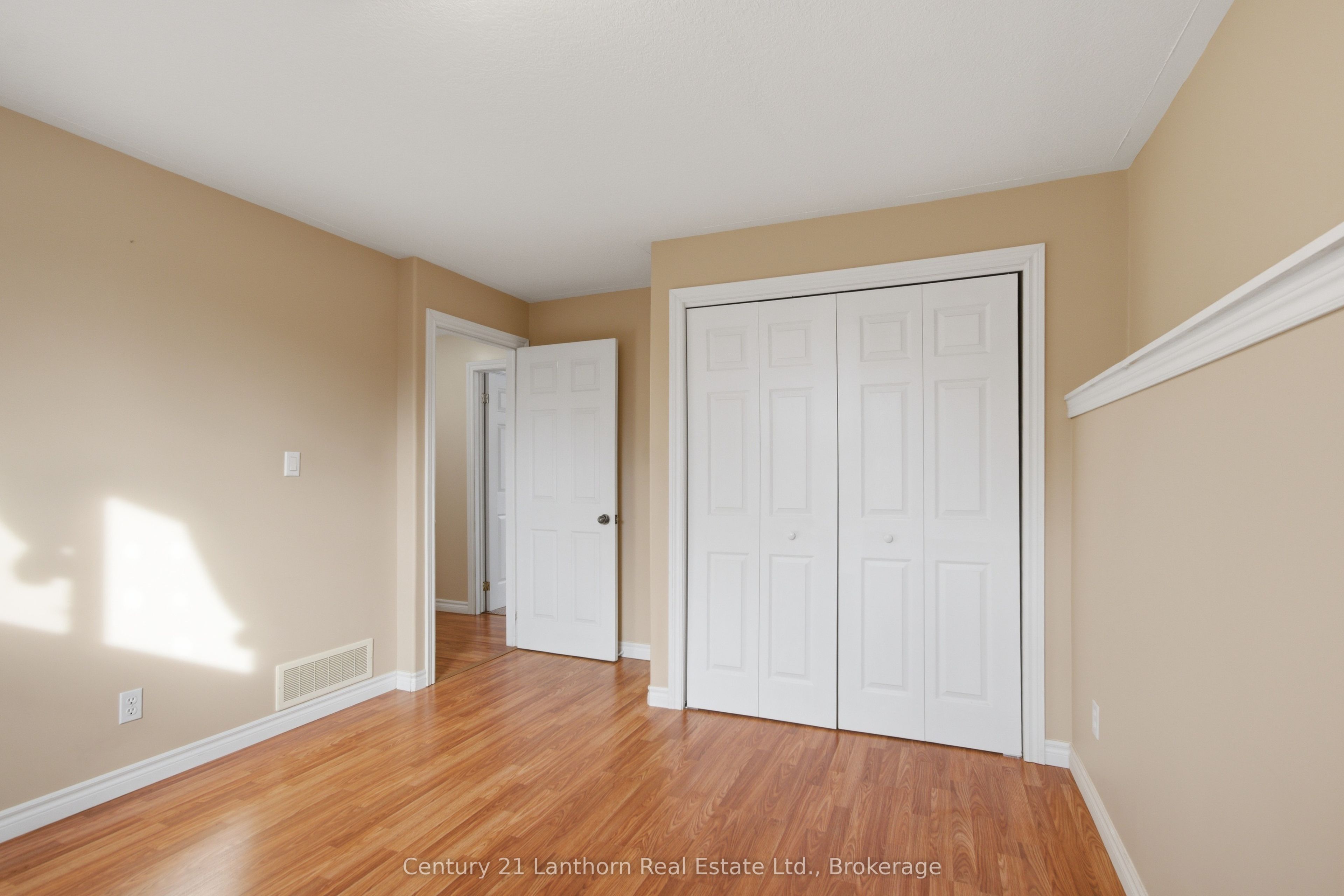 6 Chisholm Square Property Photo 21