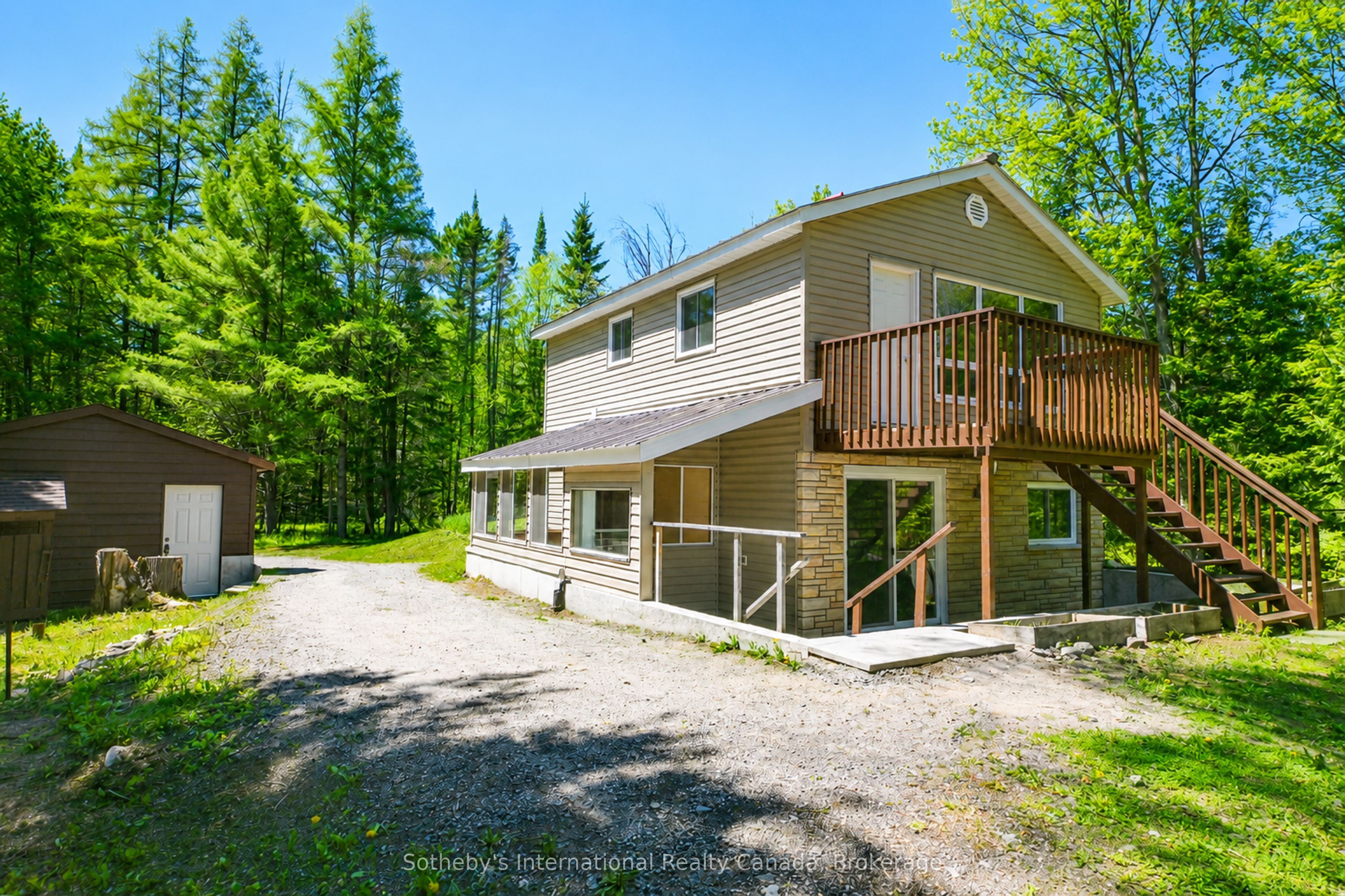 1072 Holiday Park Drive Property Photo 4