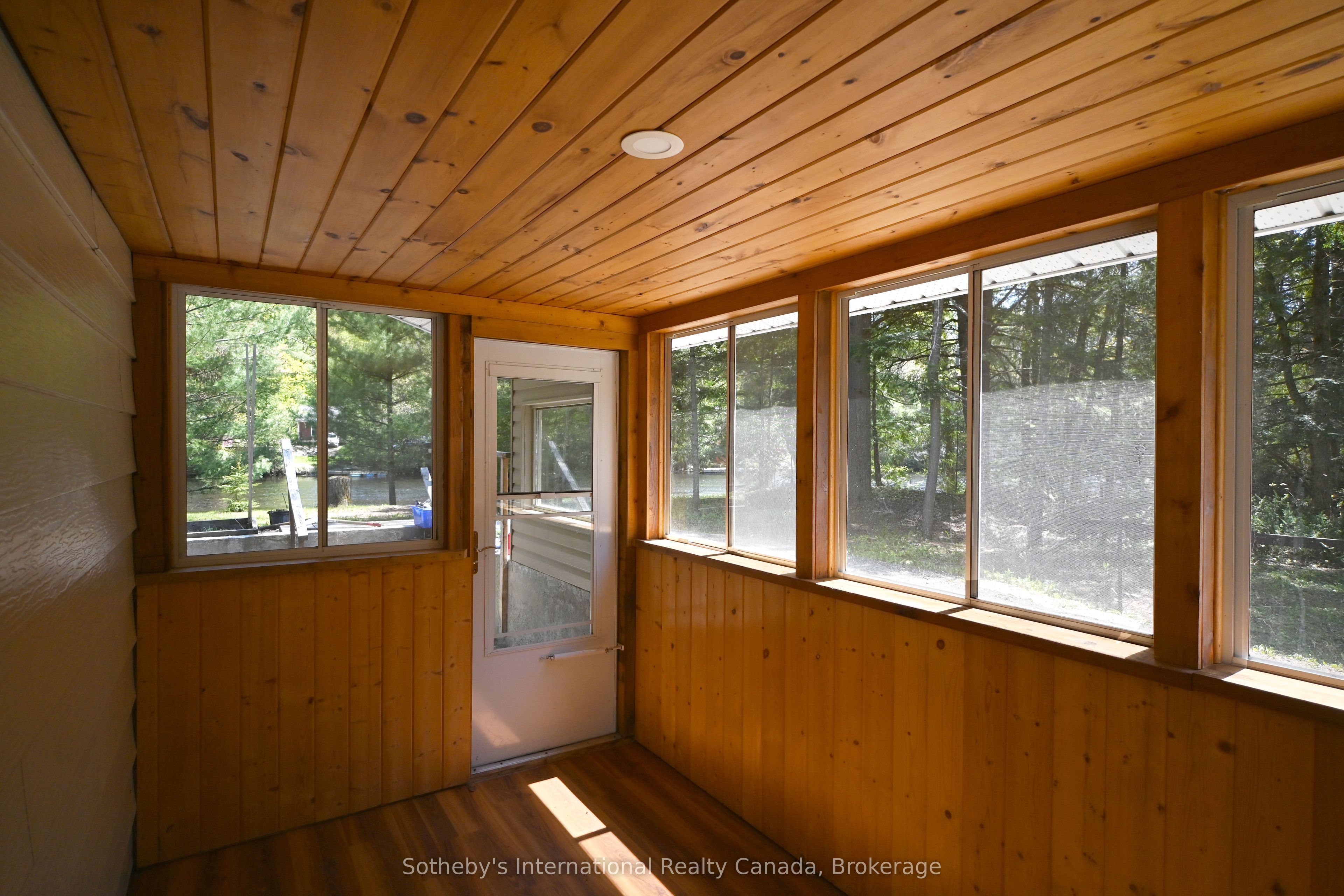 1072 Holiday Park Drive Property Photo 6
