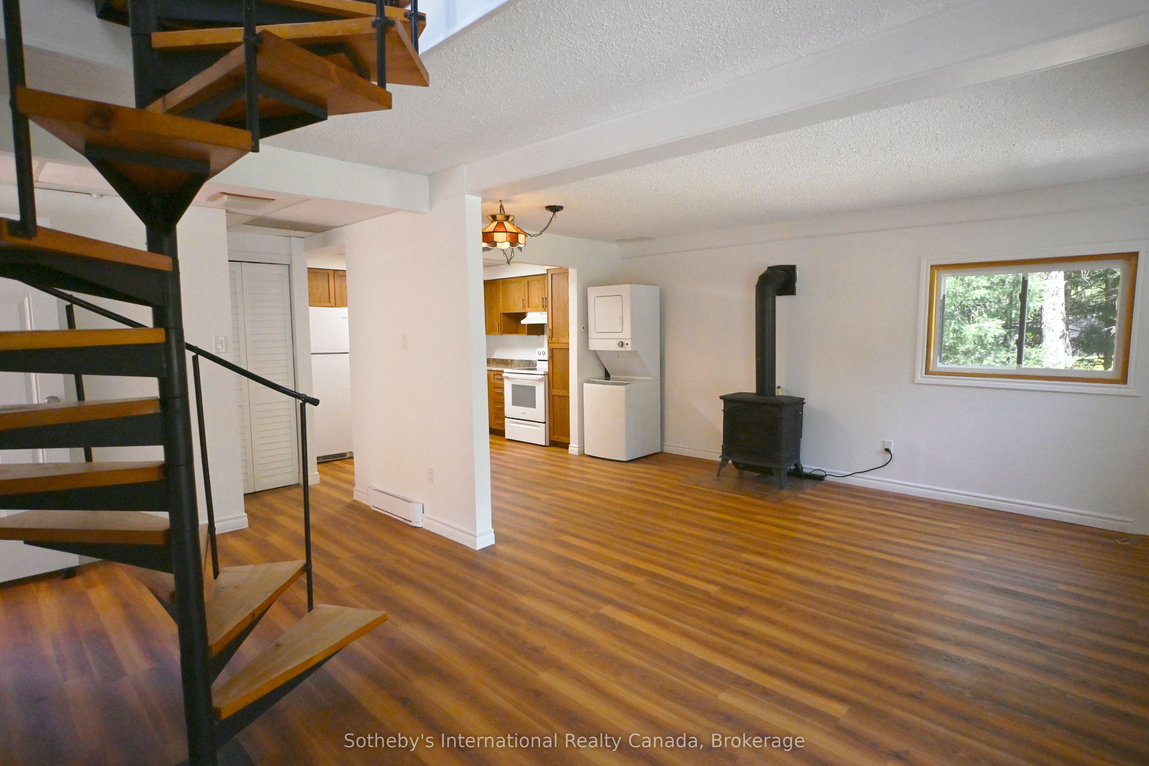 1072 Holiday Park Drive Property Photo 9