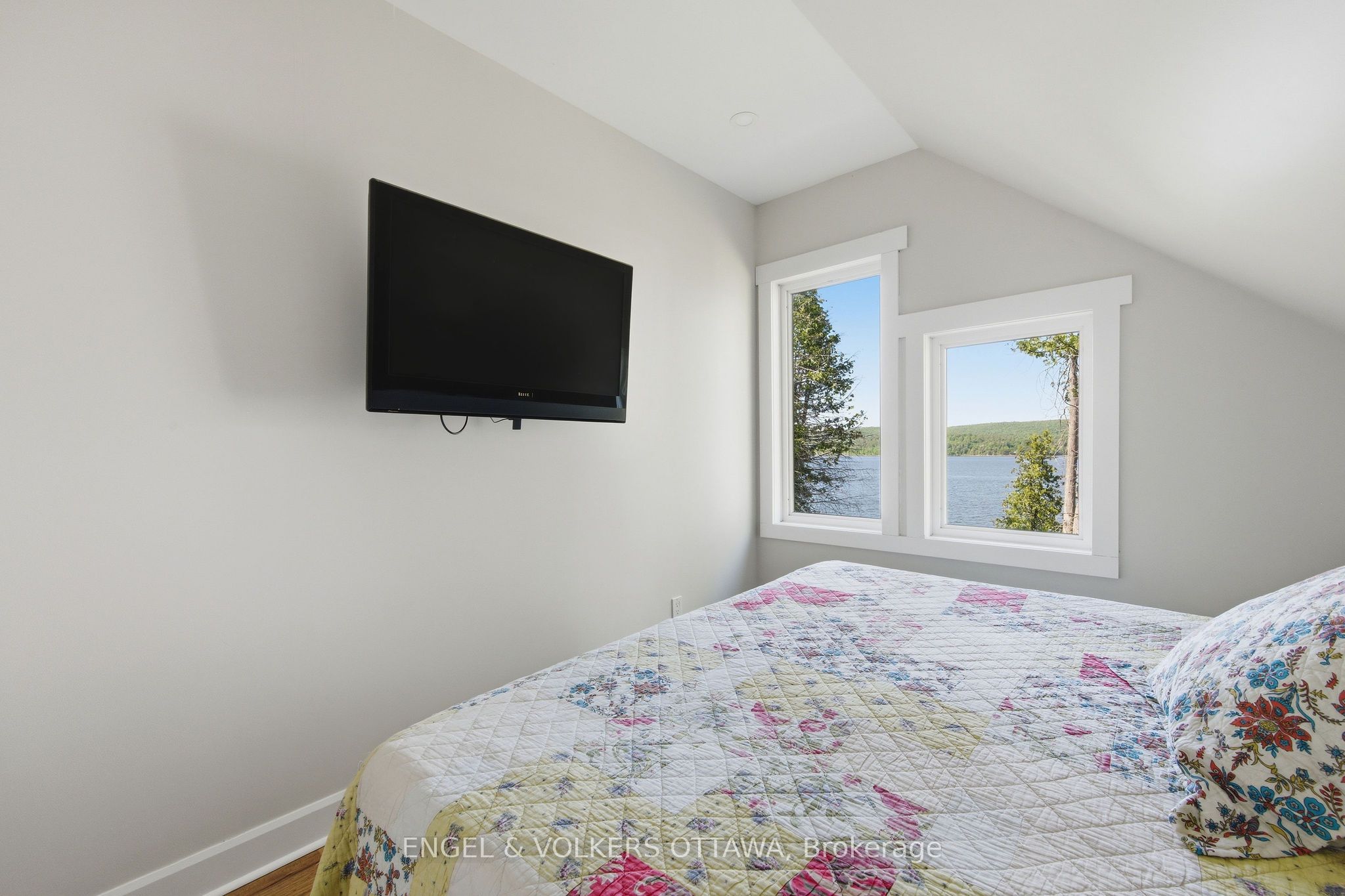 106 Whites Beach Trail Property Photo 22